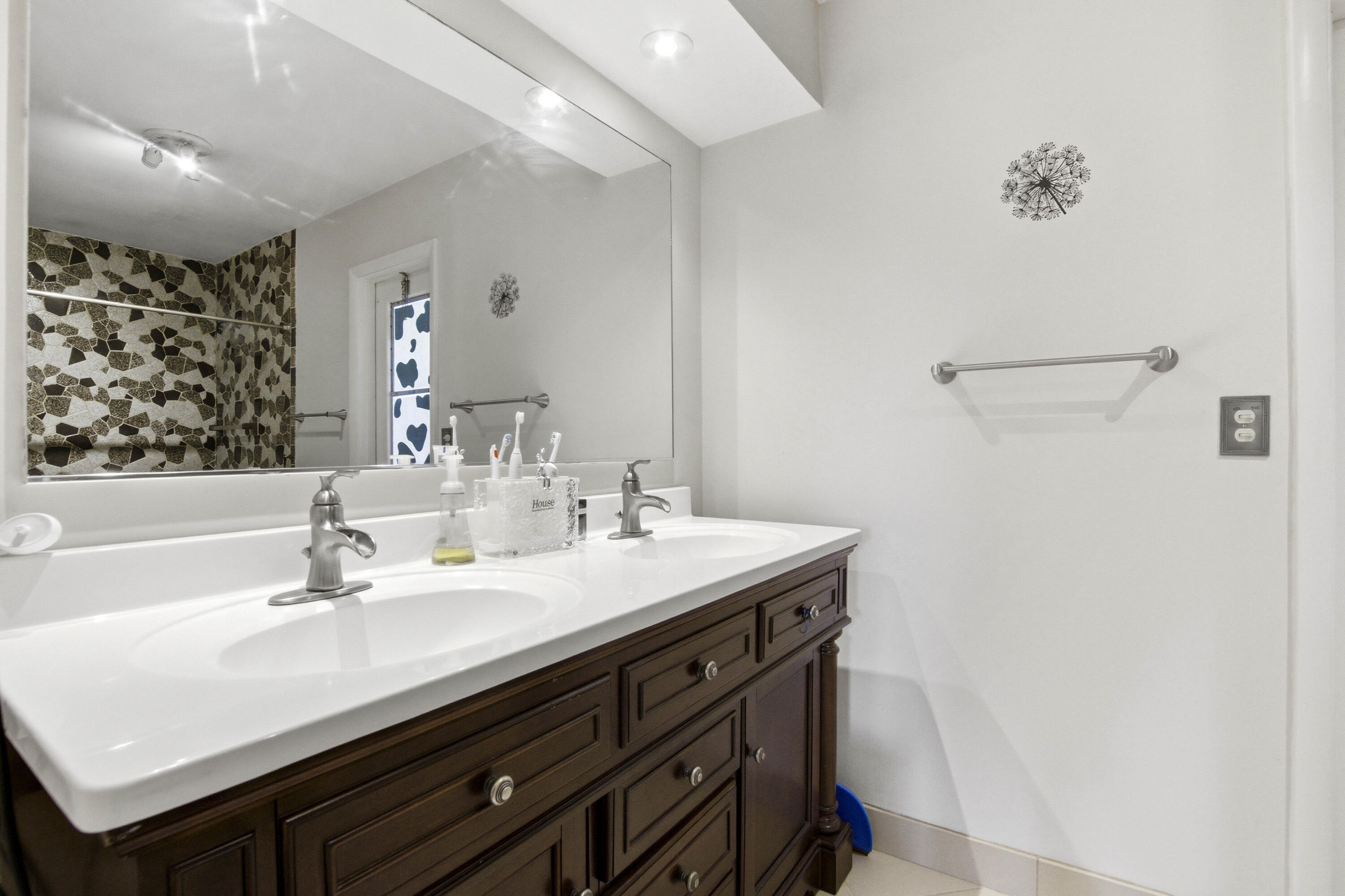 Listing  520 SW 111TH Avenue 301, Pembroke Pines, FL 33025, Pembroke Pines, FL 33025