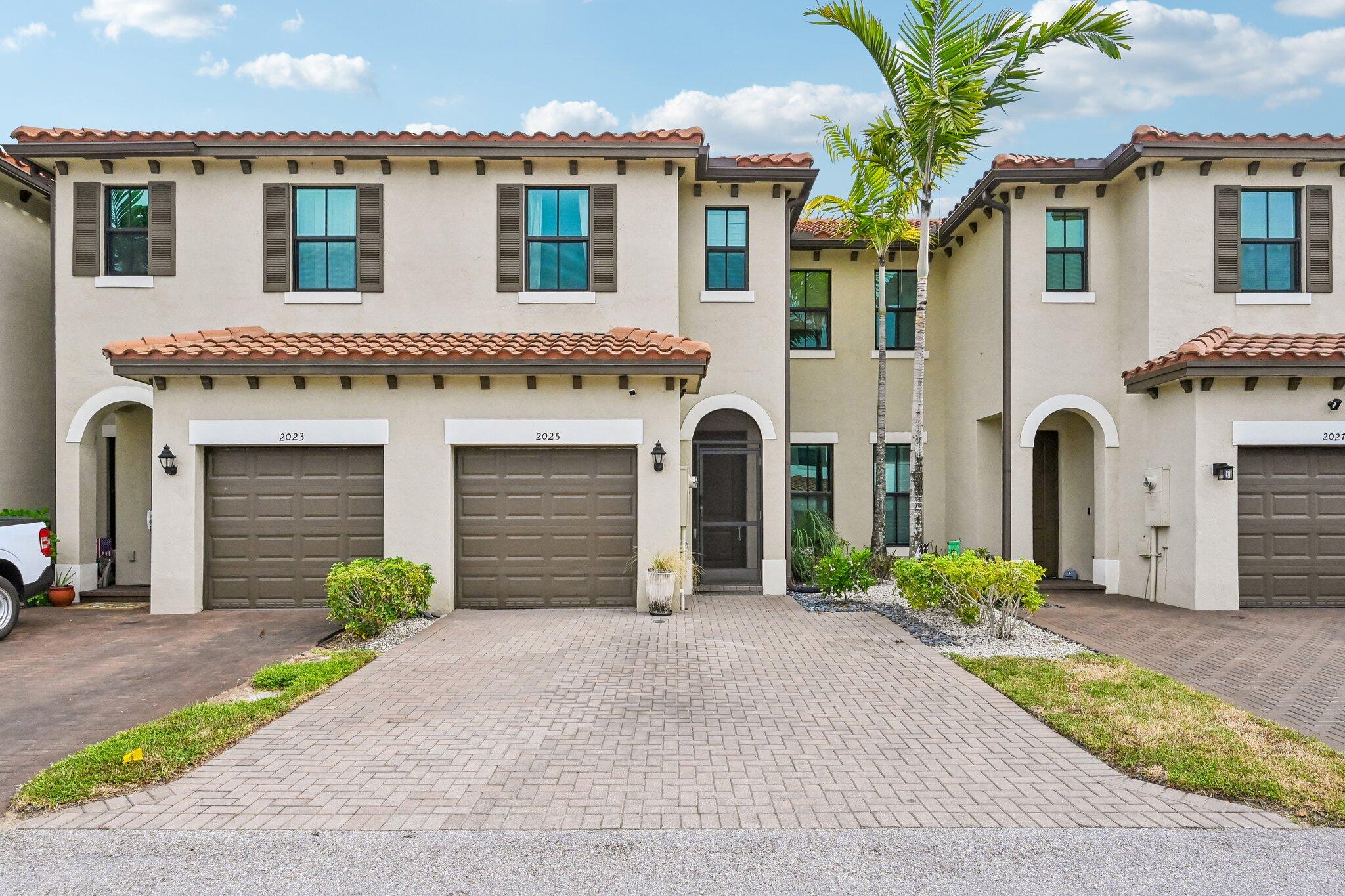 Listing  2025 OYSTERWOOD Lane, Riviera Beach, FL 33410, Riviera Beach, FL 33410