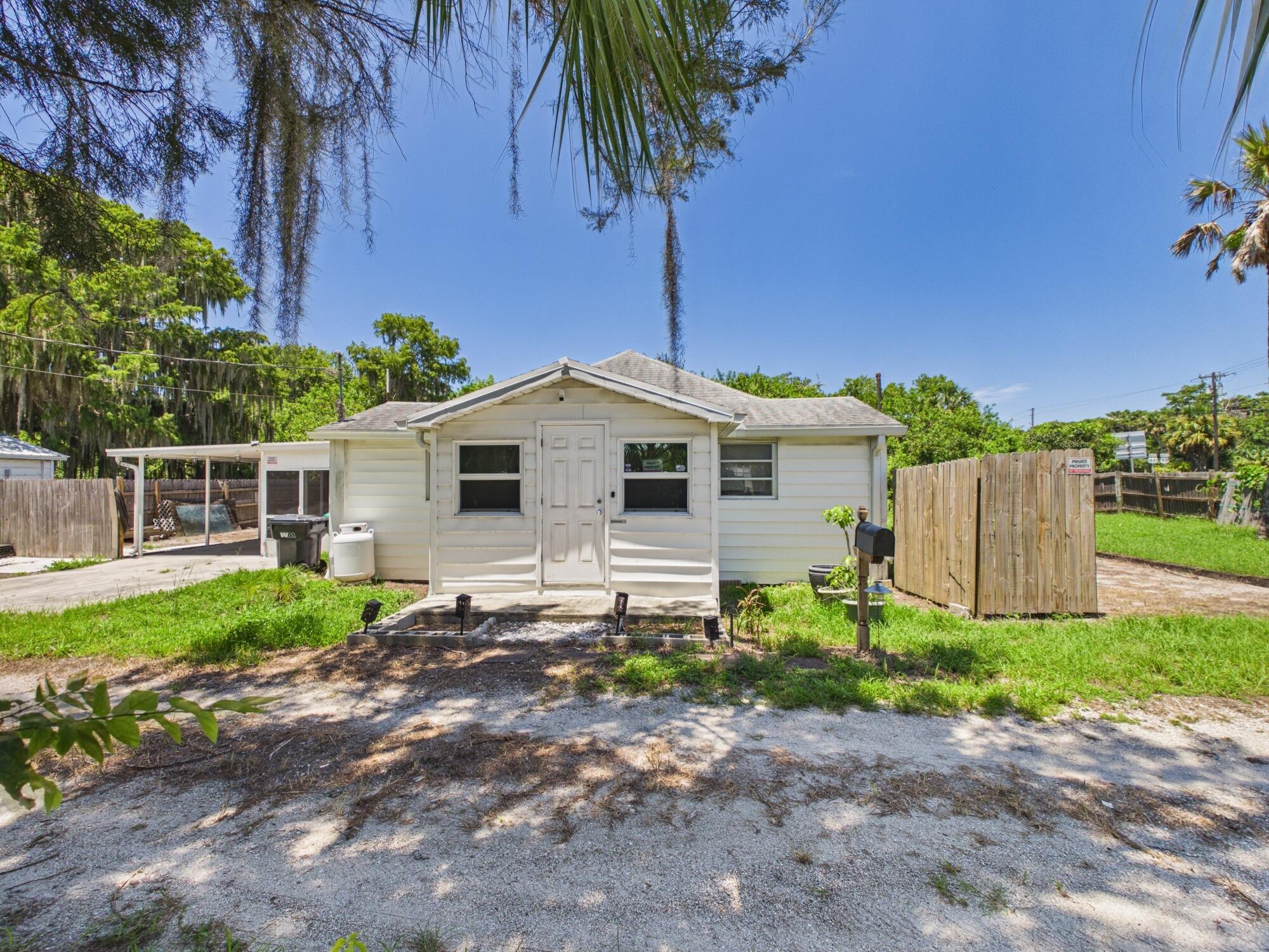 View details of listing 10601 SE 125TH Trail, Okeechobee, FL 34974 Okeechobee with MLS#