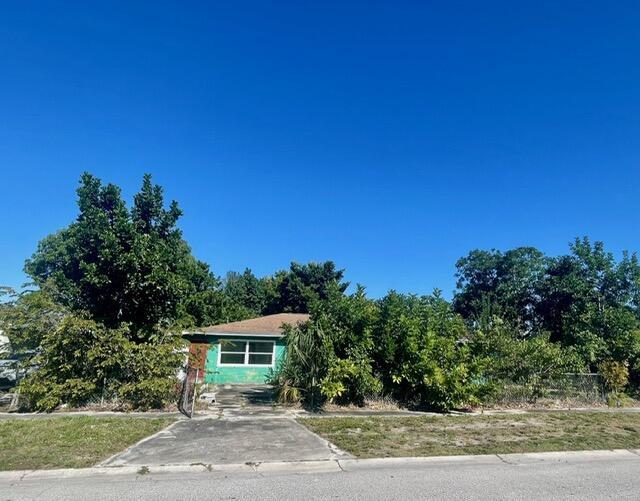 View details of listing 3106 Tropic Boulevard, Fort Pierce, FL 34946 Fort Pierce with MLS#