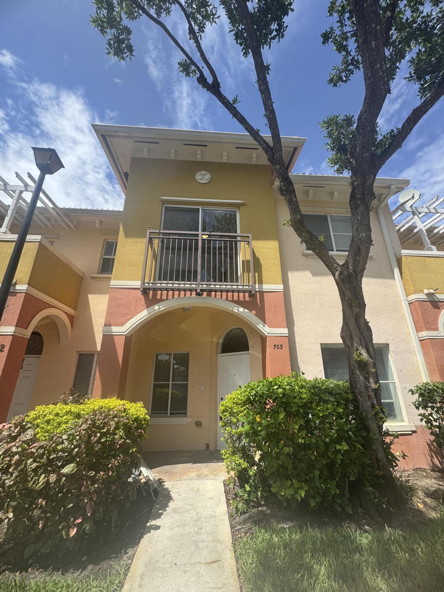 Listing  703 N SANTA CATALINA Circle 703, North Lauderdale, FL 33068, North Lauderdale, FL 33068