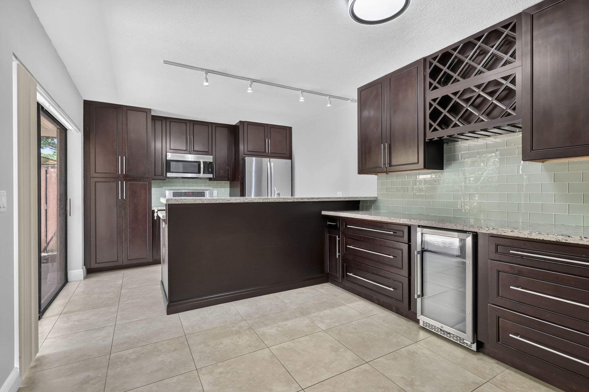 View details of listing 846 BLUE RIDGE Circle, West Palm Beach, FL 33409 West Palm Beach with MLS# 