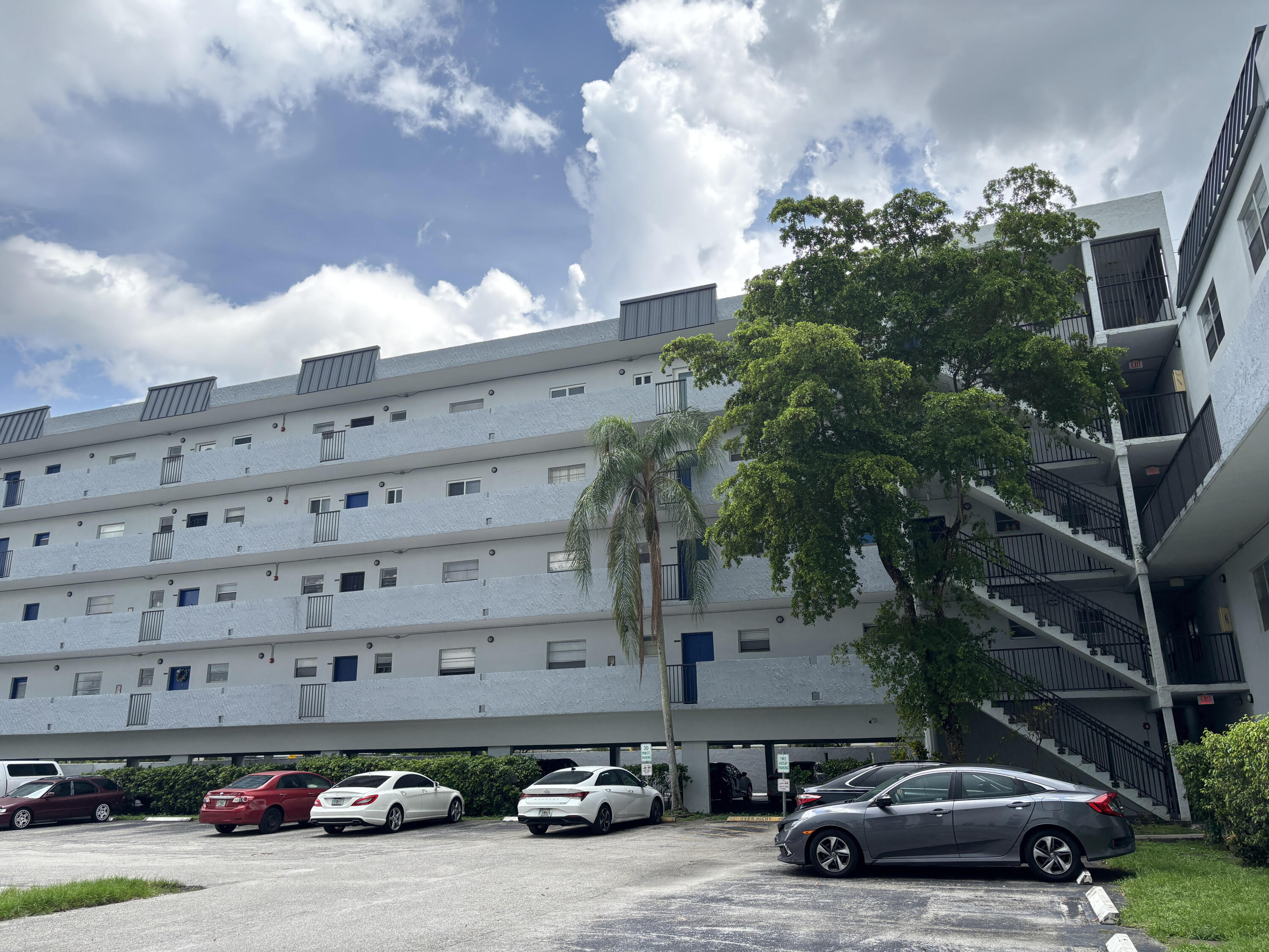 View details of listing 7501 NW 16TH Street 3207, Plantation, FL 33313 Plantation with MLS# 