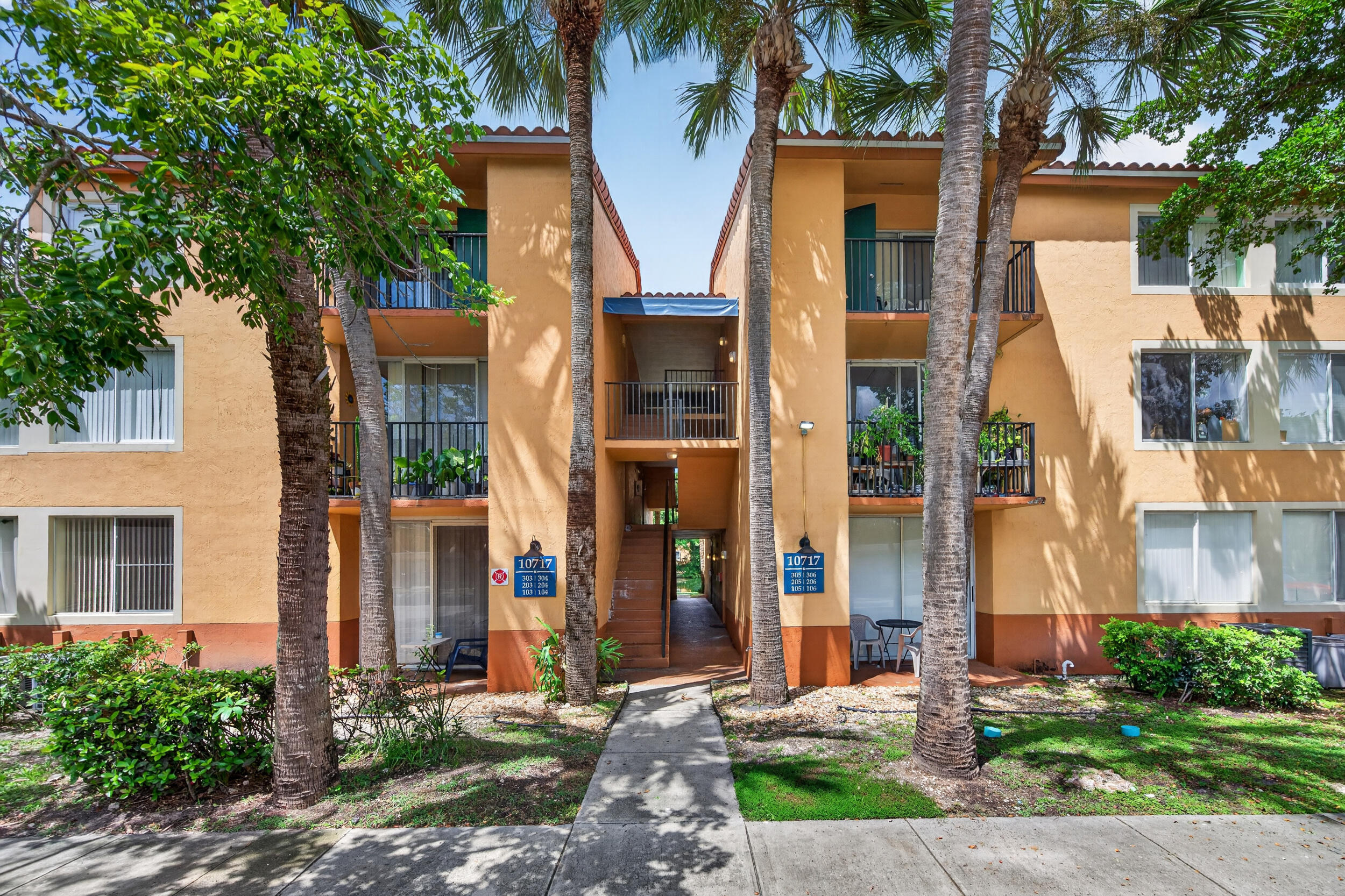 View details of listing 10717 E Cleary Boulevard E 106, Plantation, FL 33324 Plantation with MLS#