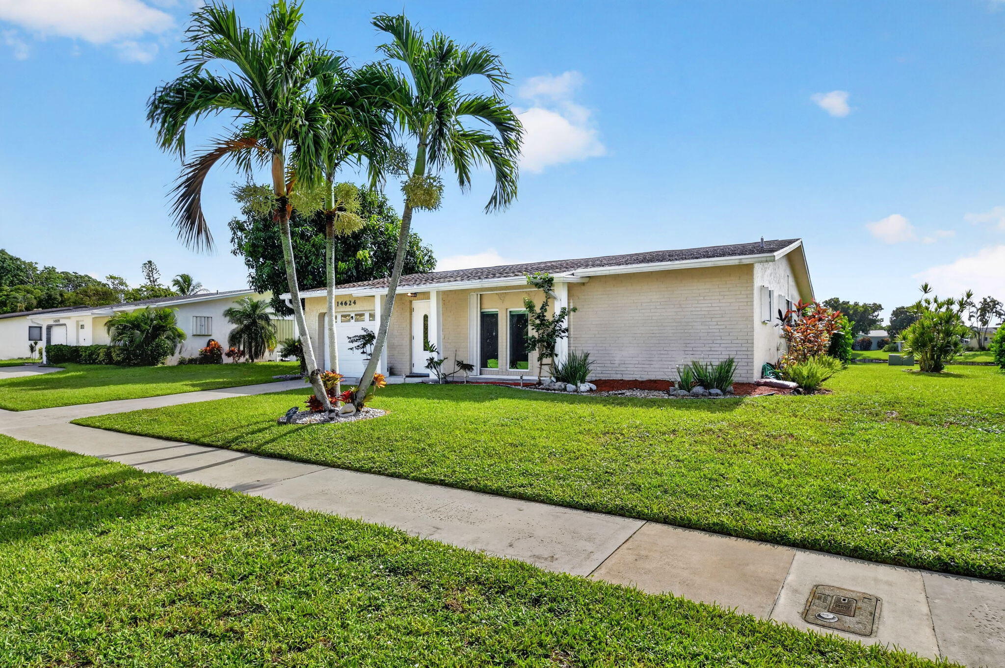 View details of listing 14624 Country Side Lane, Delray Beach, FL 33484 Delray Beach with MLS#