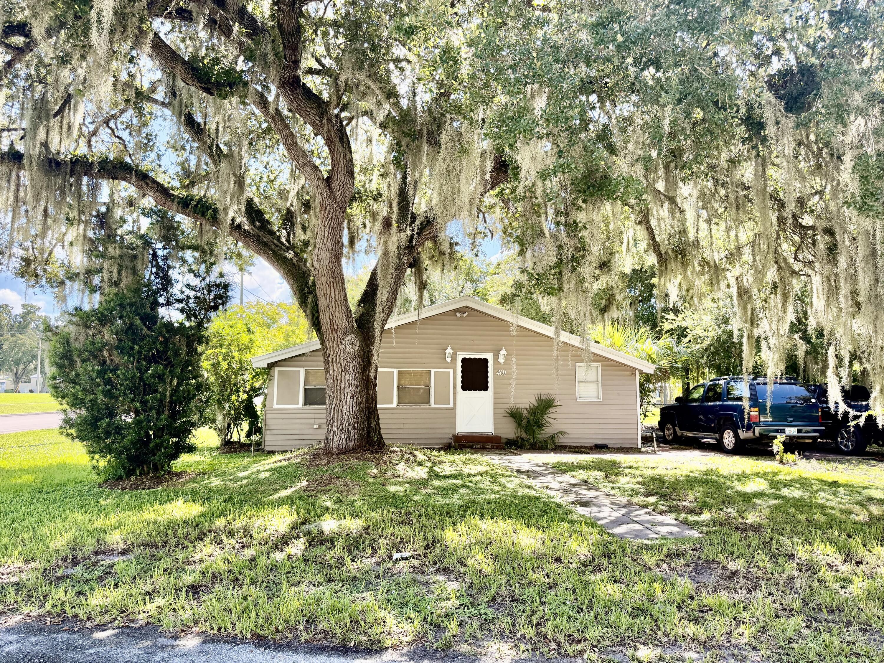 View details of listing 401 SE 4TH Avenue, Okeechobee, FL 34974 Okeechobee with MLS#