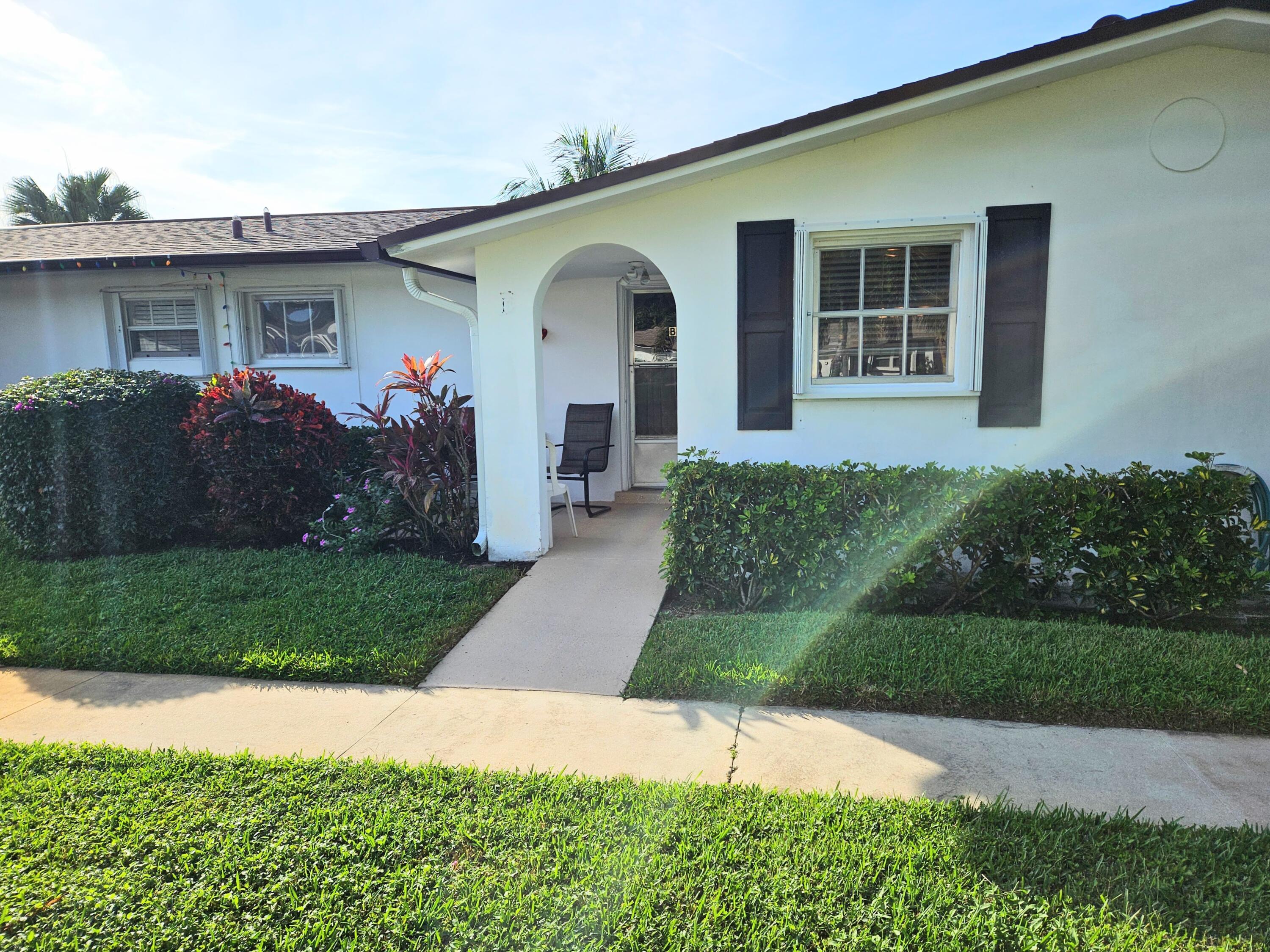 View details of listing 2920 CROSLEY Drive E B, West Palm Beach, FL 33415 West Palm Beach with MLS# 