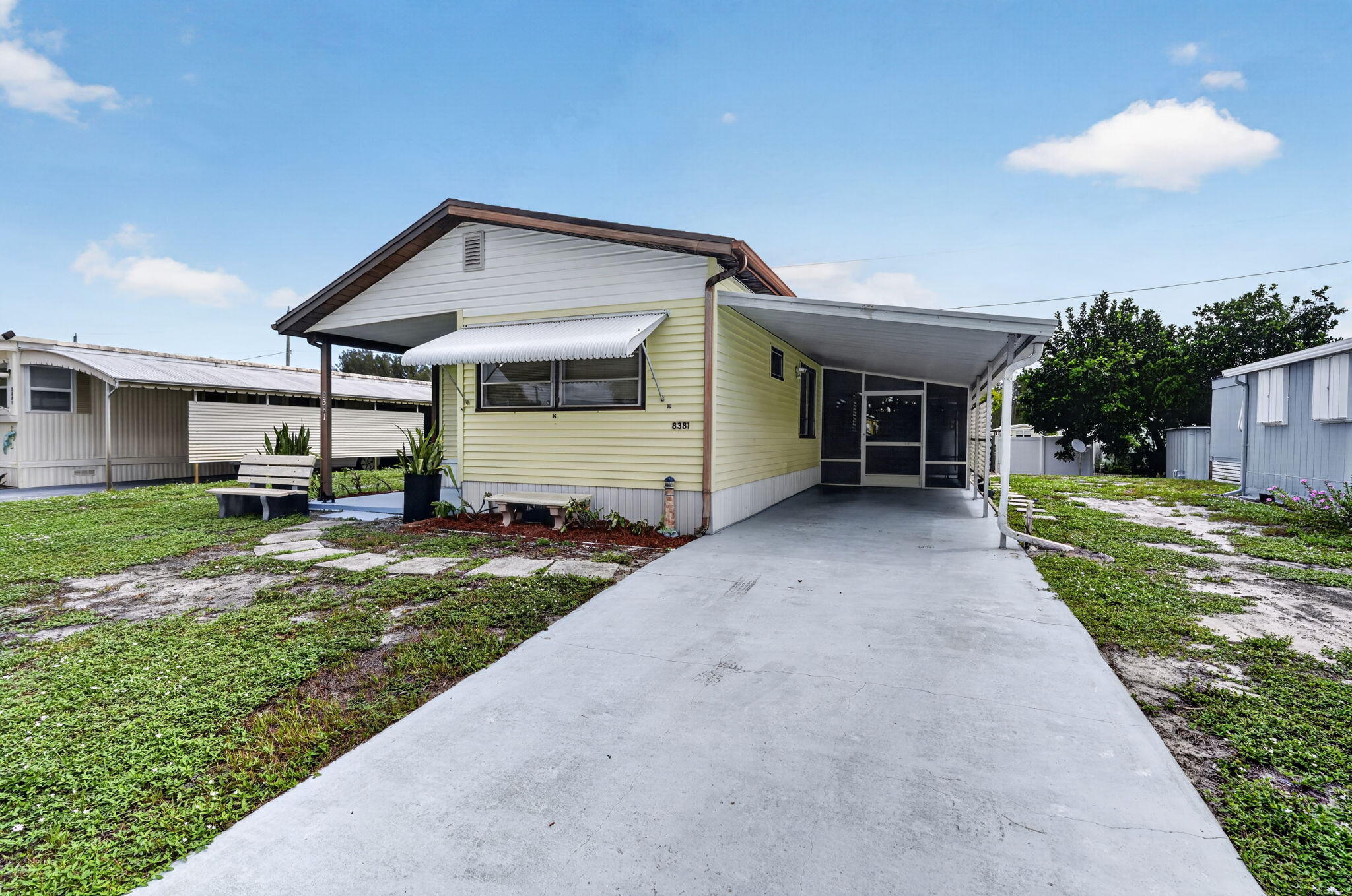 View details of listing 8381 SE Skylark Avenue, Hobe Sound, FL 33455 Hobe Sound with MLS# 