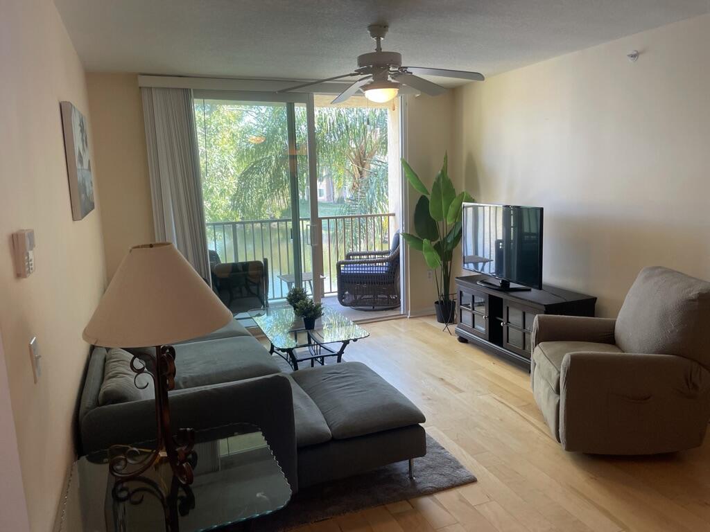 View details of listing 712 VILLA Circle, Boynton Beach, FL 33435 Boynton Beach with MLS# 