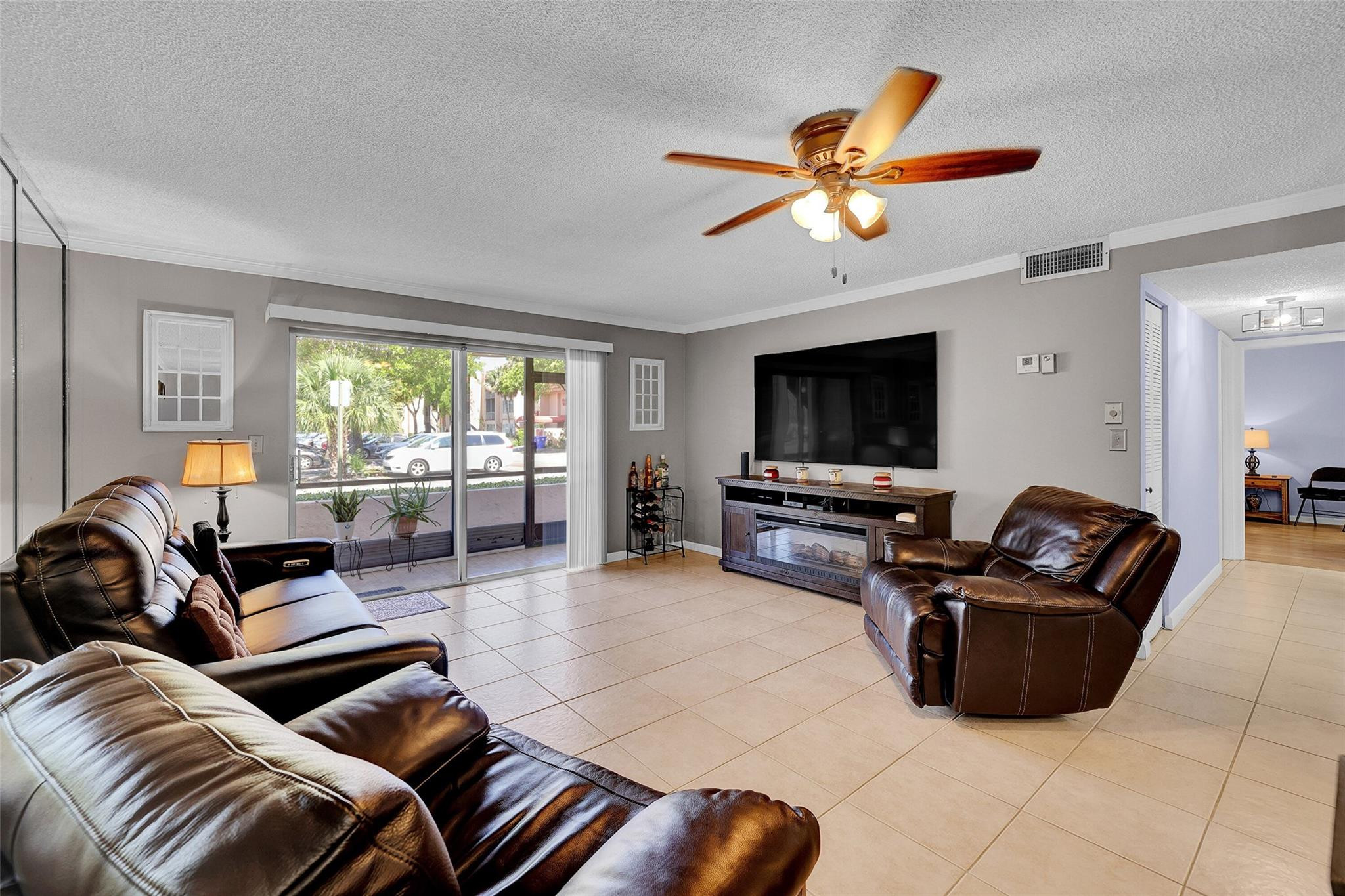 View details of listing 8260 SW 24th Street E 6112, North Lauderdale, FL 33068 North Lauderdale with MLS#