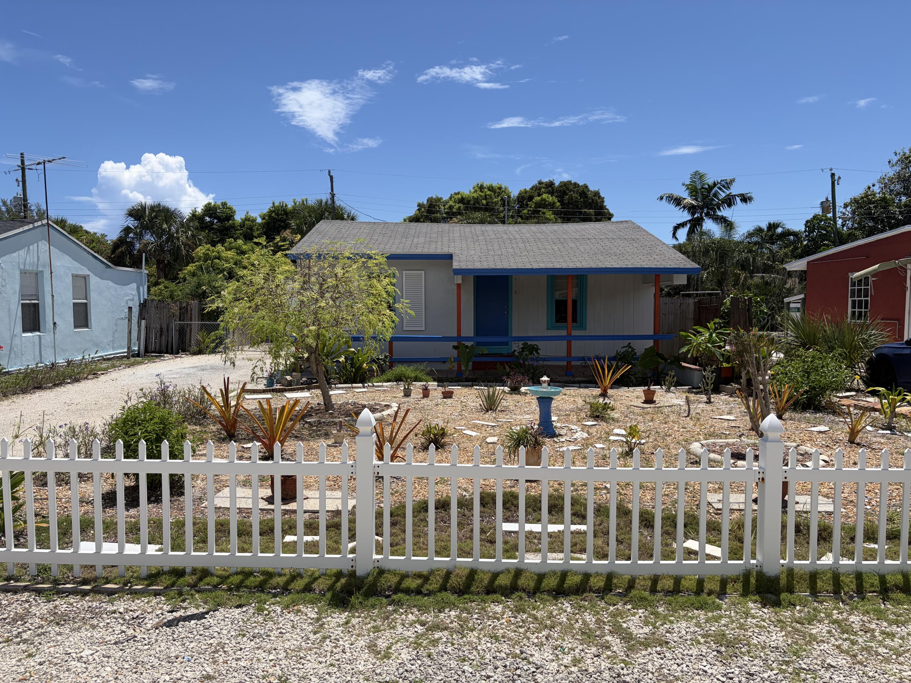 View details of listing 3578 N OLD DIXIE Highway, Delray Beach, FL 33483 Delray Beach with MLS#