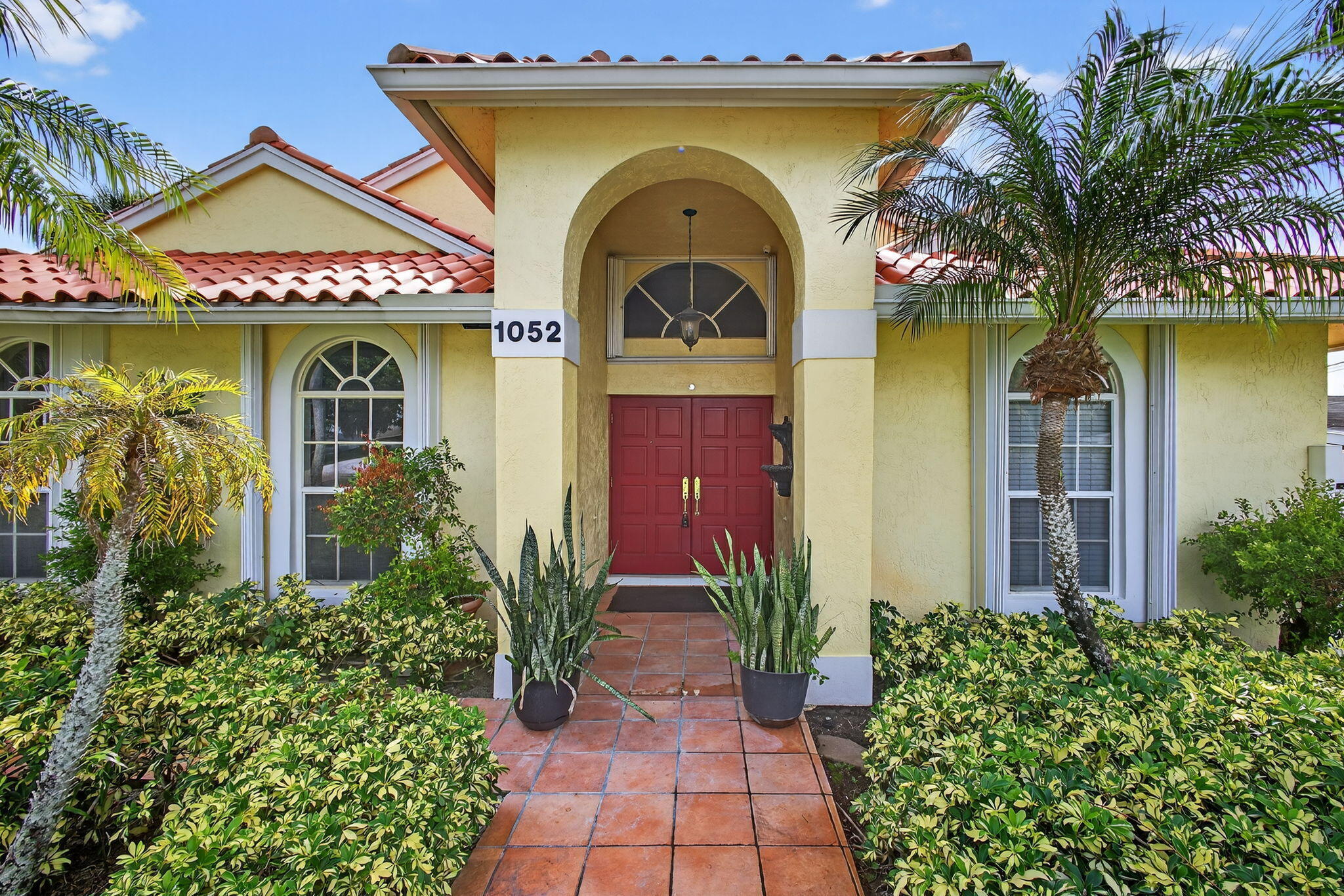 View details of listing 1052 W SHORE Drive, West Palm Beach, FL 33406 West Palm Beach with MLS#