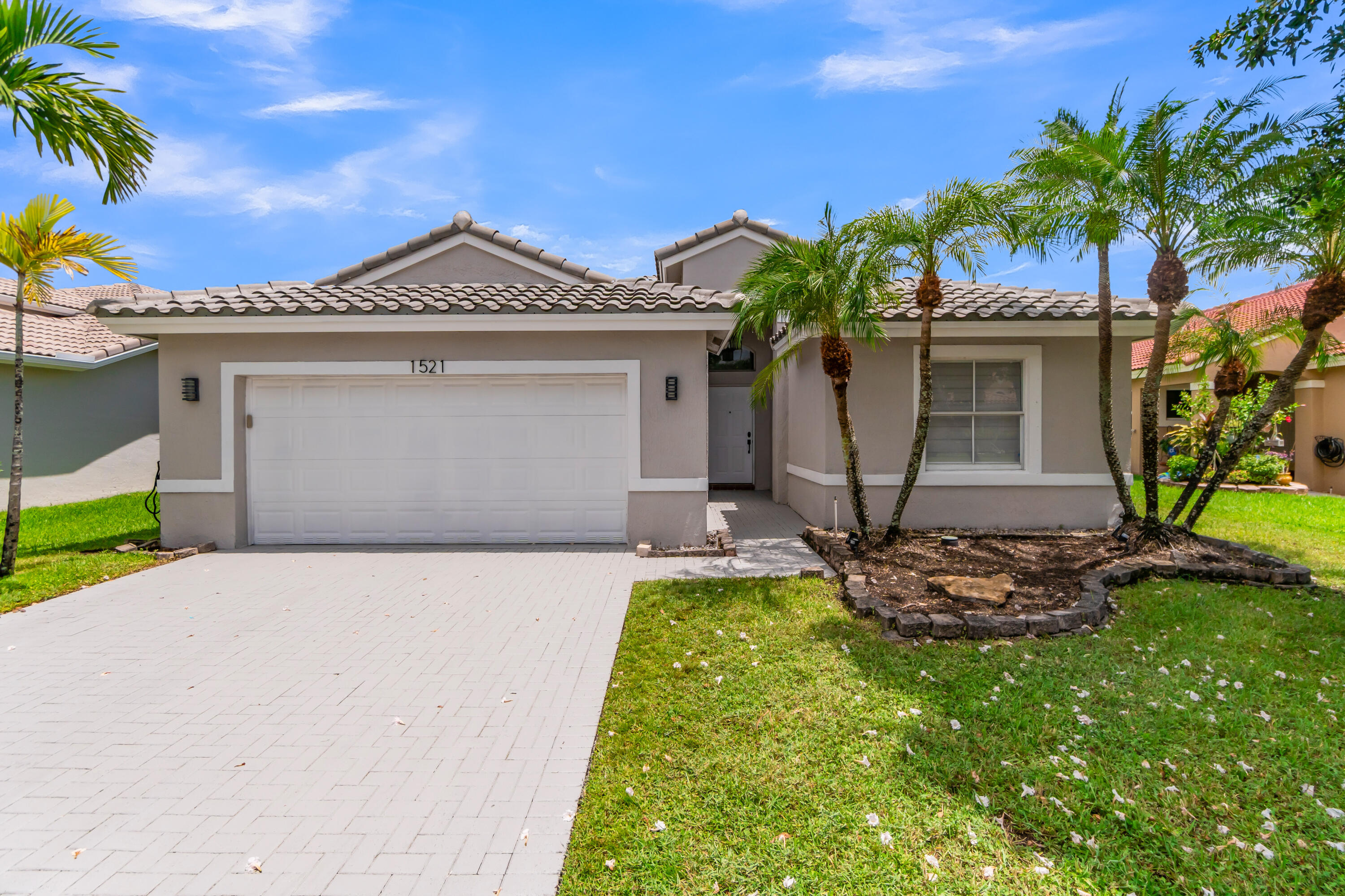 View details of listing 1521 SW 186th Avenue, Pembroke Pines, FL 33029 Pembroke Pines with MLS#