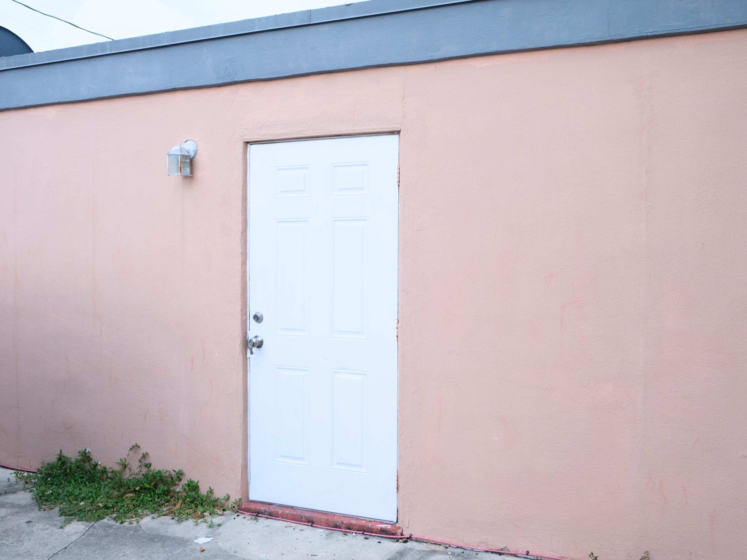View details of listing 438 ROSELAND Drive studio 2, West Palm Beach, FL 33405 West Palm Beach with MLS#