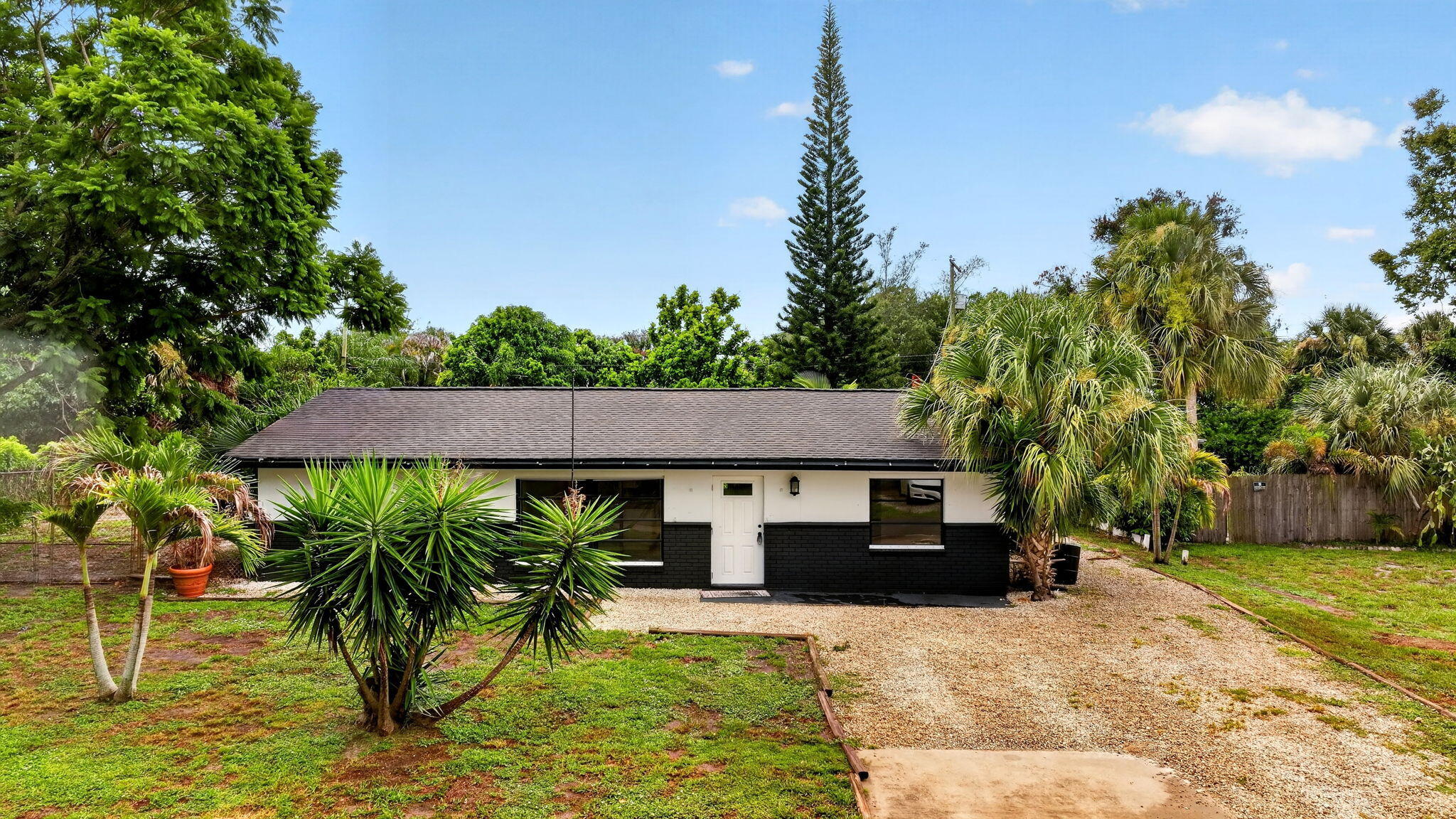 View details of listing 820 E 13TH Street, Stuart, FL 34994 Stuart with MLS#
