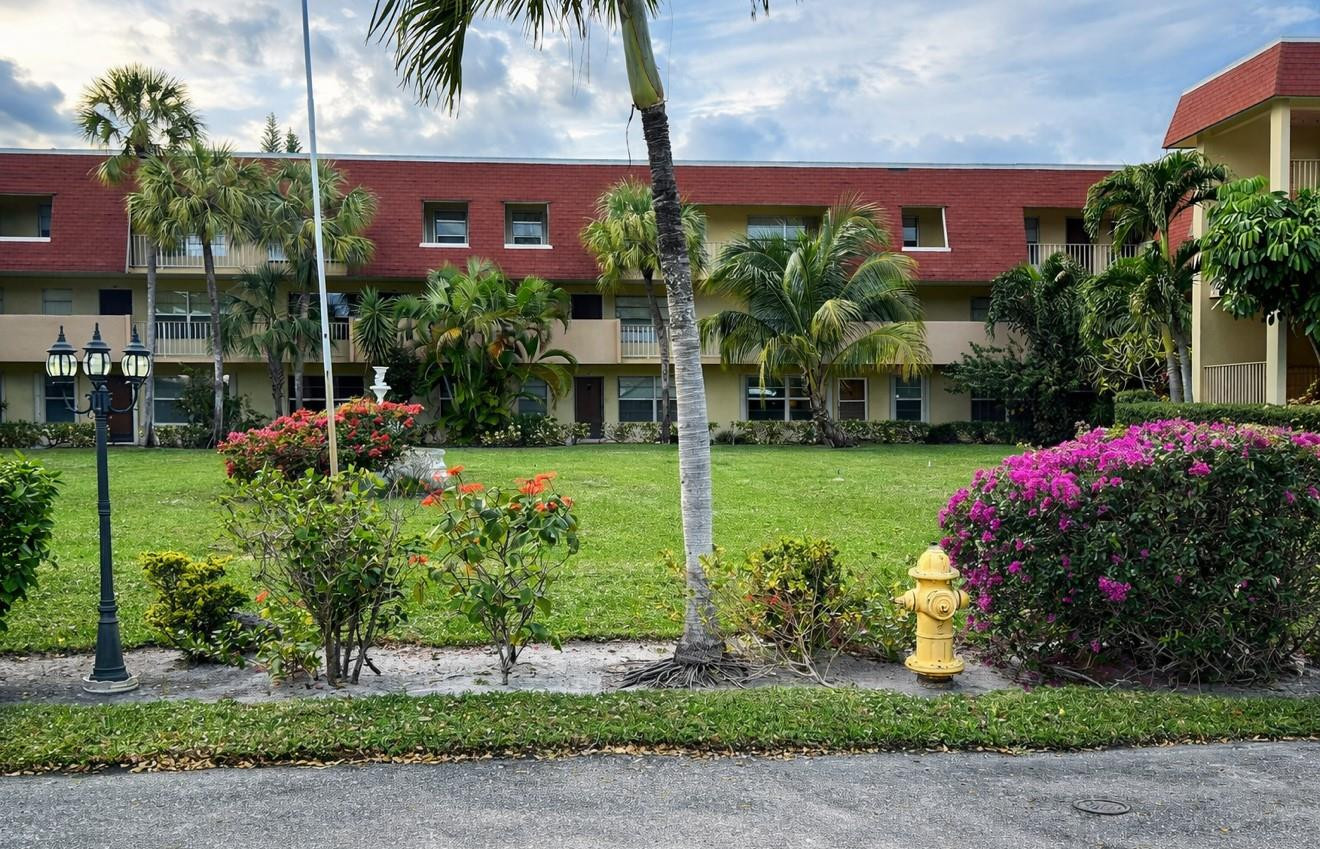 View details of listing 3081 NW 47TH Terrace 107, Lauderdale Lakes, FL 33313 Lauderdale Lakes with MLS#