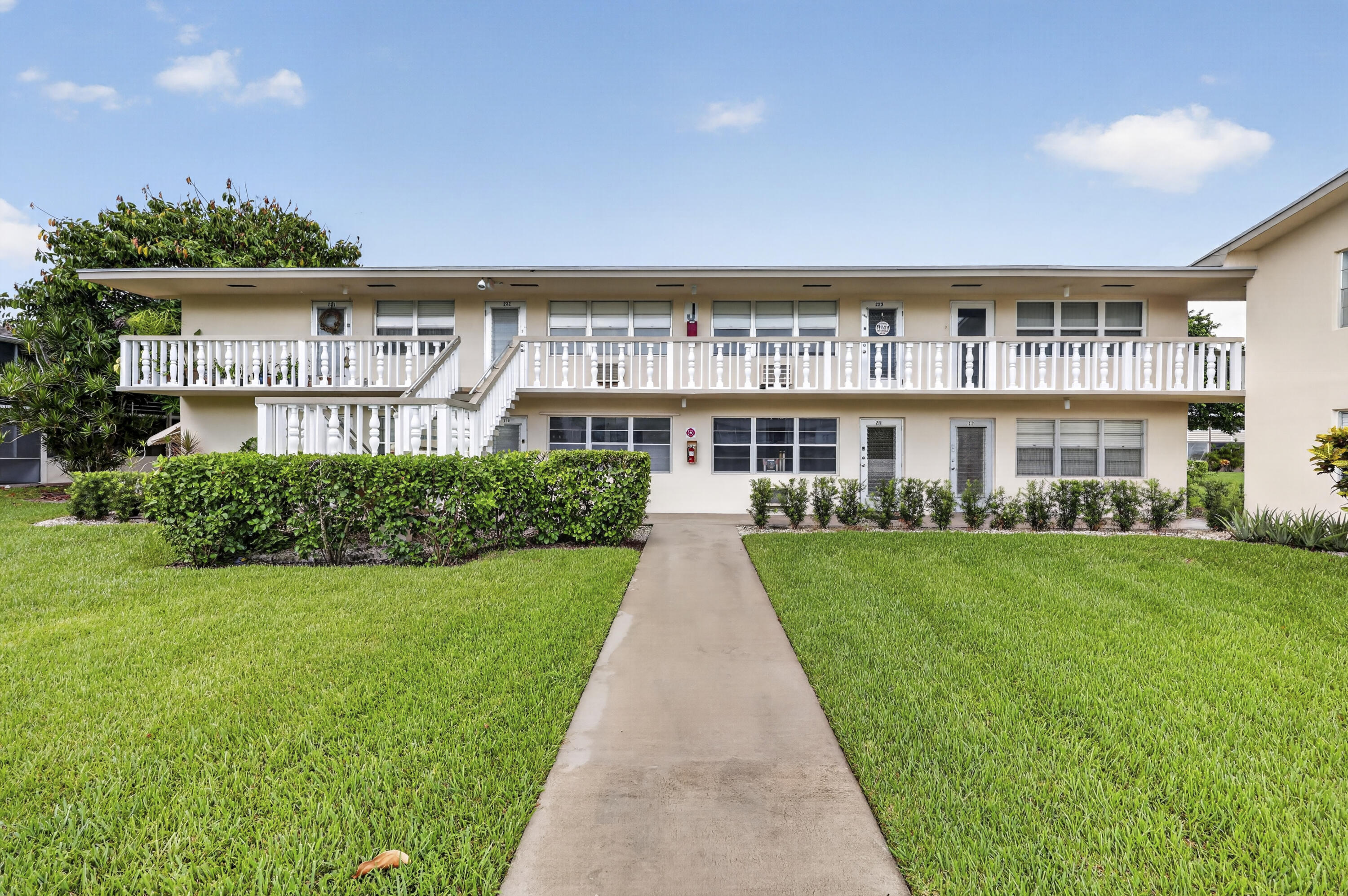 View details of listing 210 CANTERBURY J 210, West Palm Beach, FL 33417 West Palm Beach with MLS# 