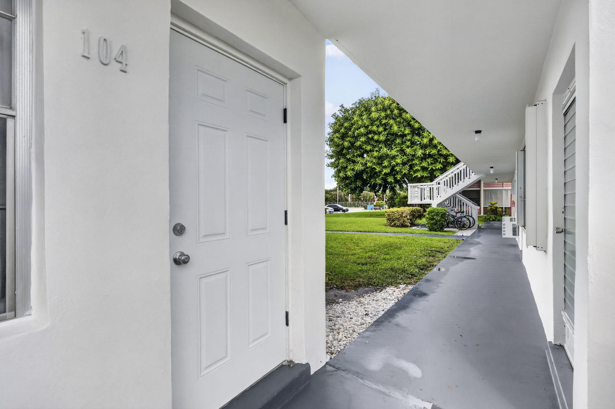 View details of listing 104 E EASTHAMPTON E 1, West Palm Beach, FL 33417 West Palm Beach with MLS# 