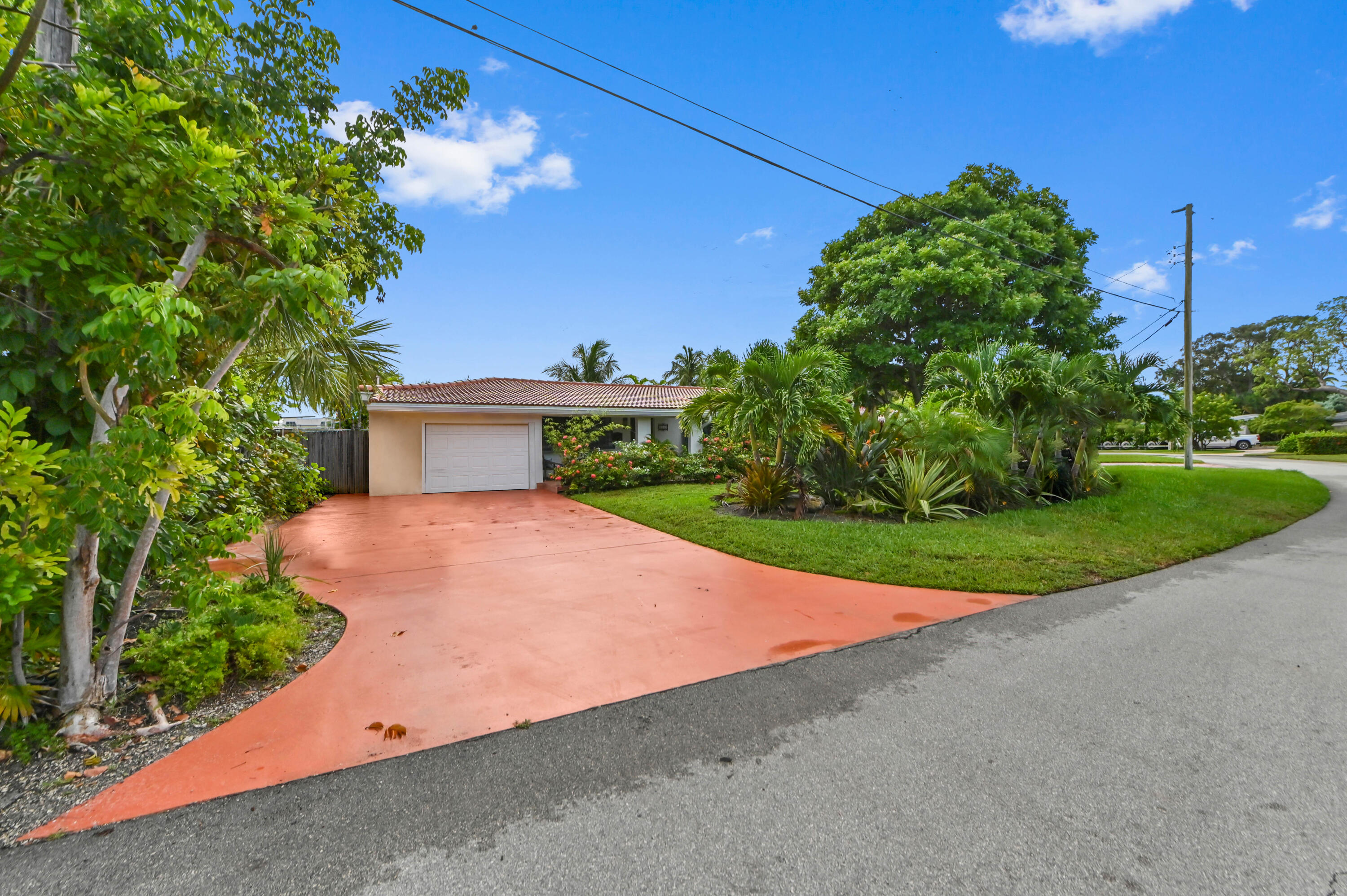 View details of listing 1513 NE 28th Drive, Wilton Manors, FL 33334 Wilton Manors with MLS#