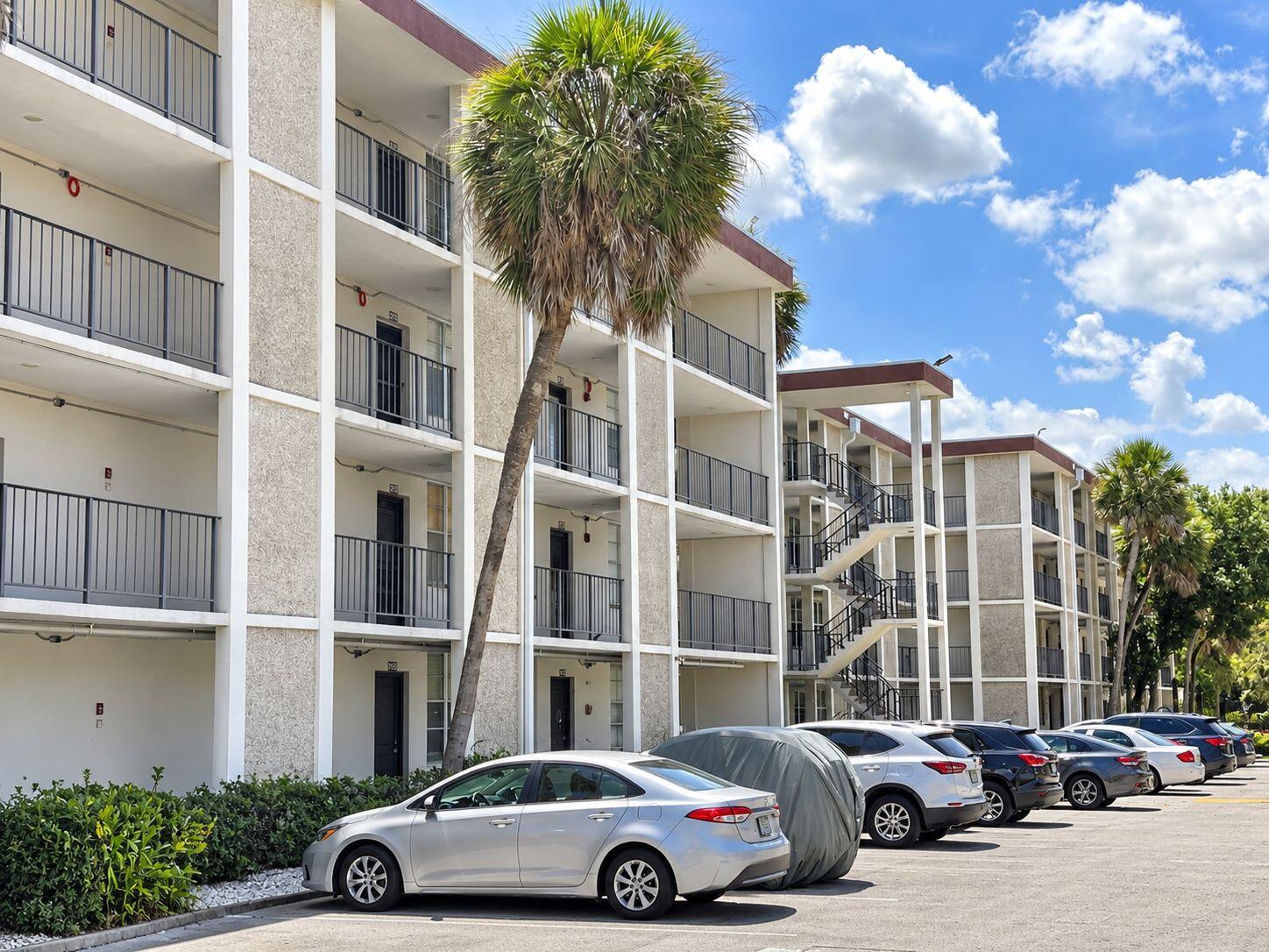 View details of listing 2650 NW 49TH Avenue 118, Lauderdale Lakes, FL 33313 Lauderdale Lakes with MLS# 