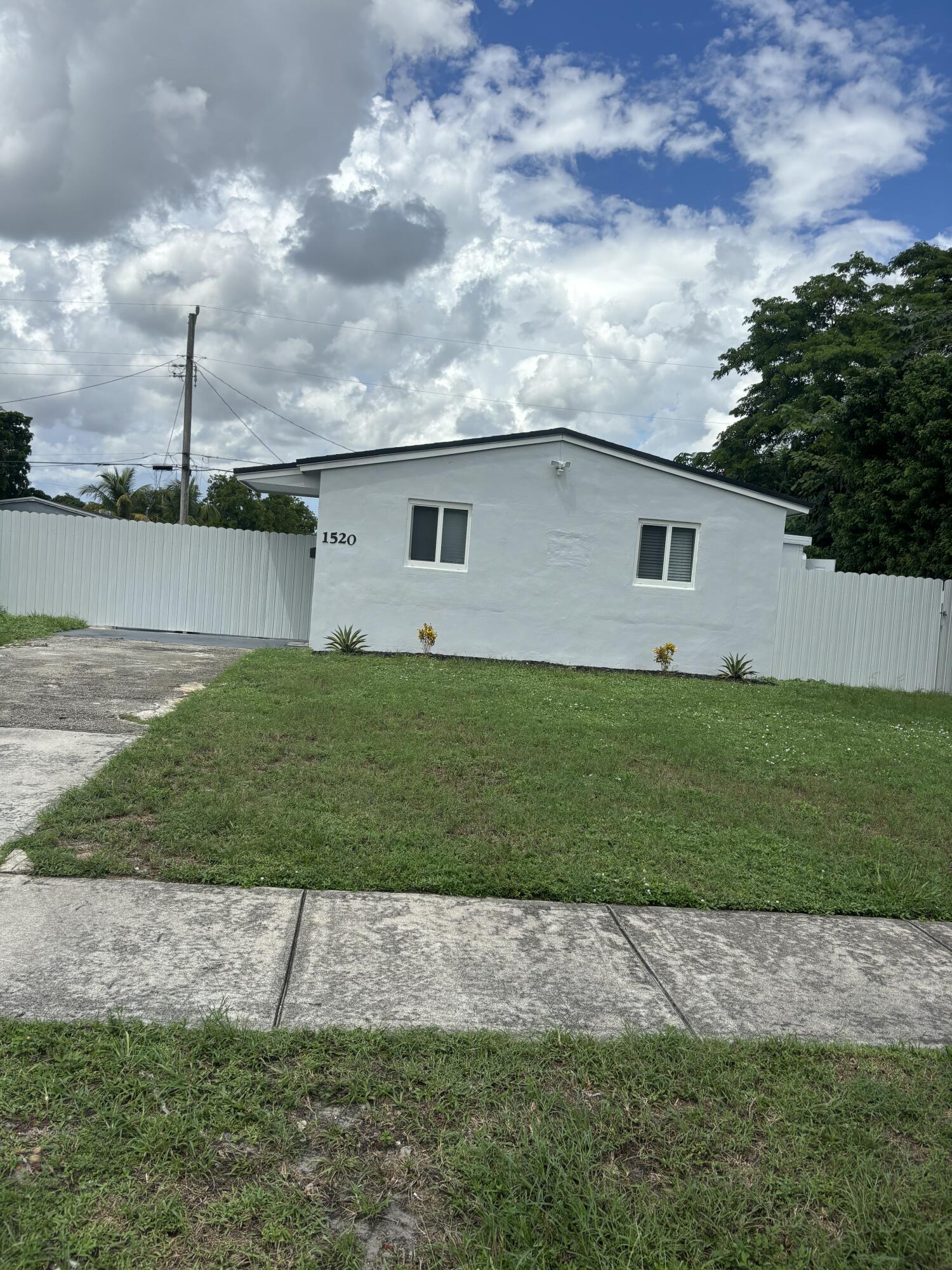 Listing  1520 N 68th Terrace, Hollywood, FL 33024, Hollywood, FL 33024