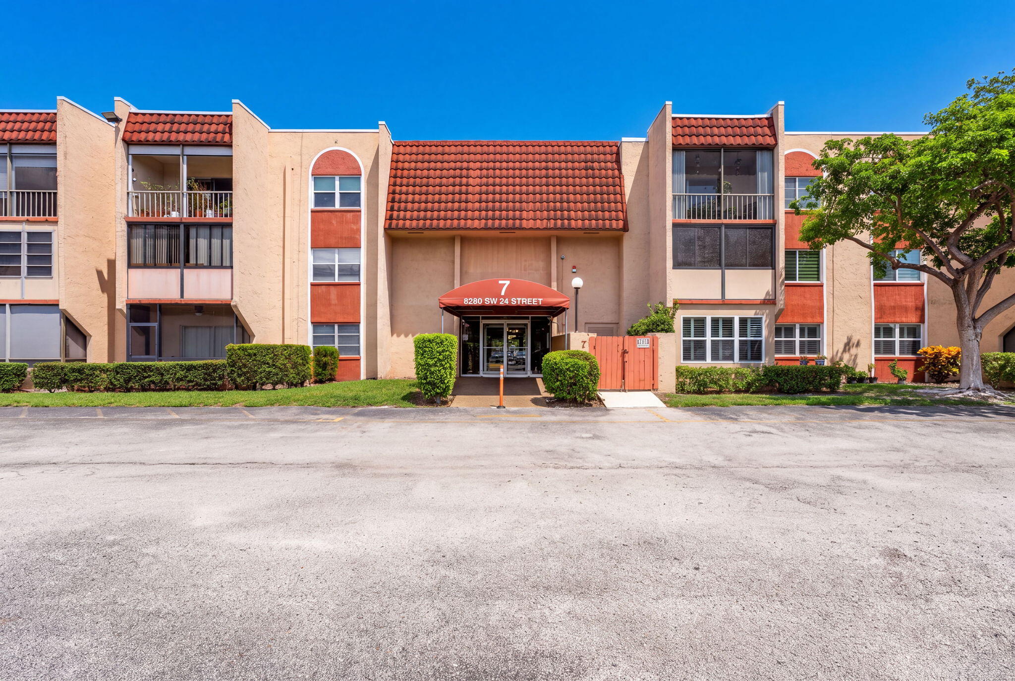 View details of listing 8260 SW 24TH Street 6115, North Lauderdale, FL 33068 North Lauderdale with MLS#