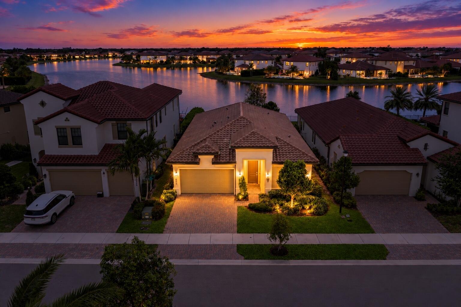 View details of listing 11850 N Baypoint Circle, Parkland, FL 33076 Parkland with MLS# 