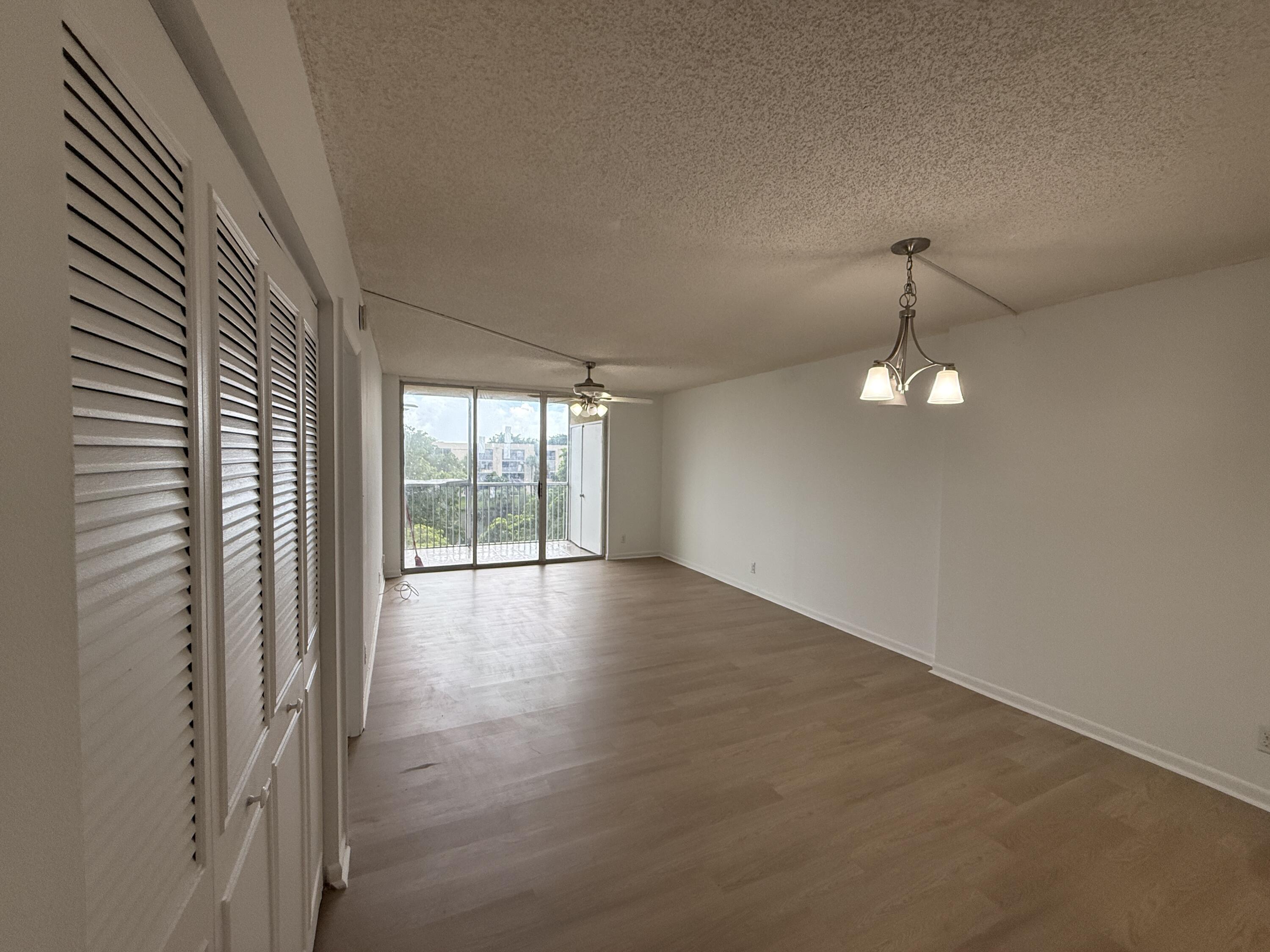 View details of listing 3161 NW 47TH Terrace 402, Lauderdale Lakes, FL 33319 Lauderdale Lakes with MLS#