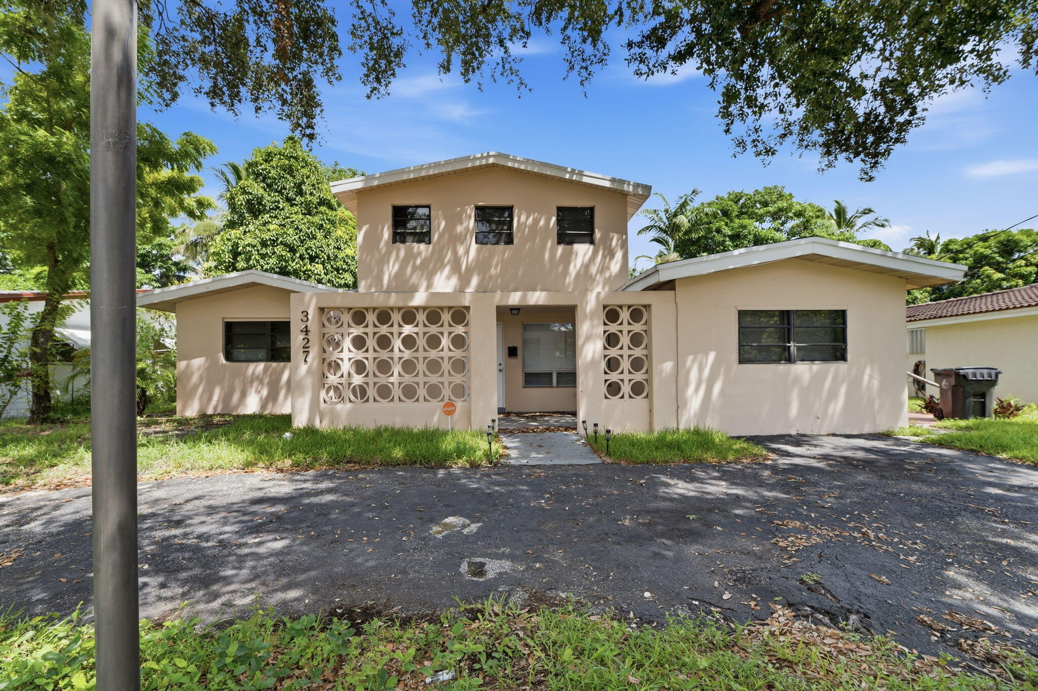 View details of listing 3427 NW 37TH Street, Lauderdale Lakes, FL 33309 Lauderdale Lakes with MLS#