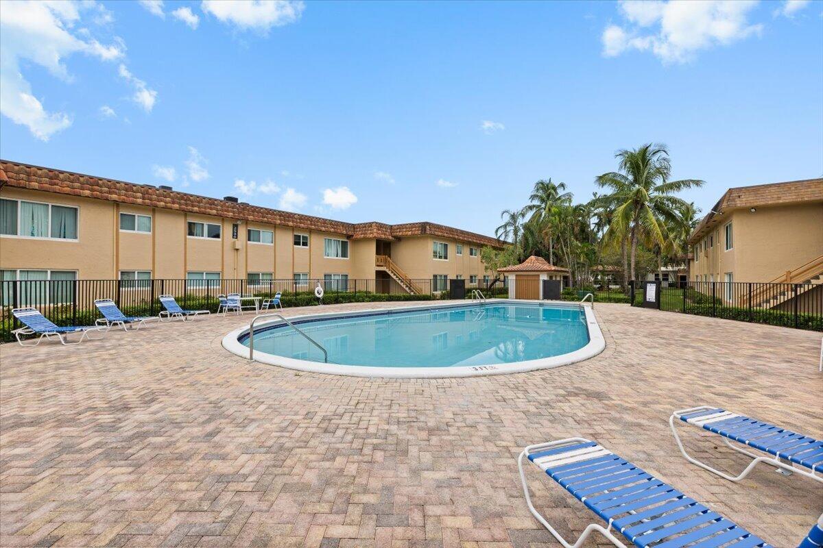 View details of listing 2531 NW 39th Terrace 202, Lauderdale Lakes, FL 33311 Lauderdale Lakes with MLS#