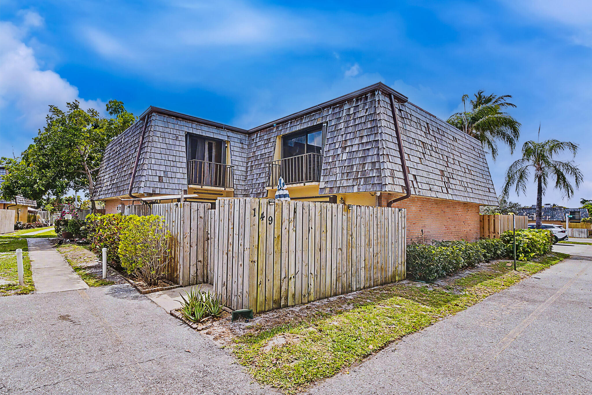 View details of listing 149 Lake Arbor Drive, Palm Springs, FL 33461 Palm Springs with MLS#