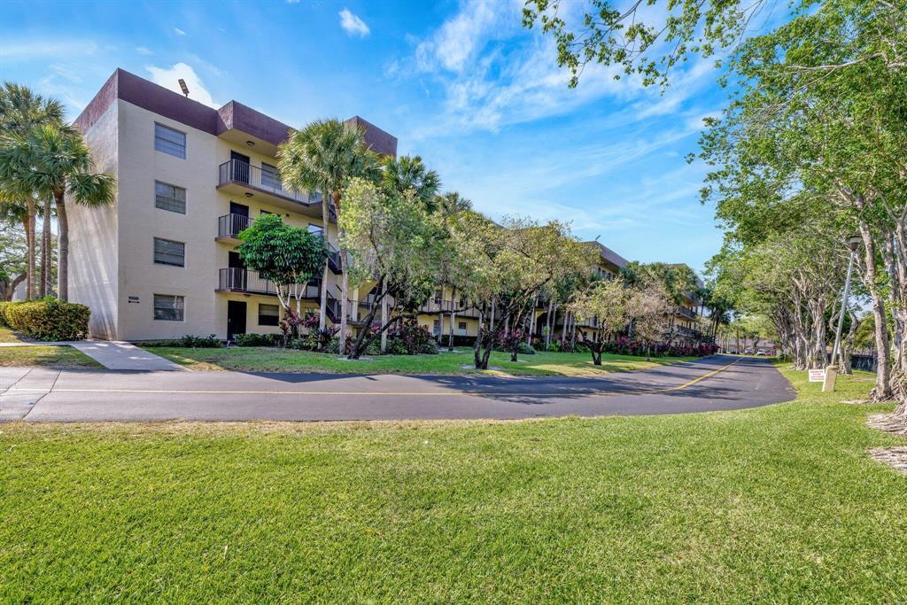View details of listing 3301 NW 47TH Terrace 403, Lauderdale Lakes, FL 33319 Lauderdale Lakes with MLS# 