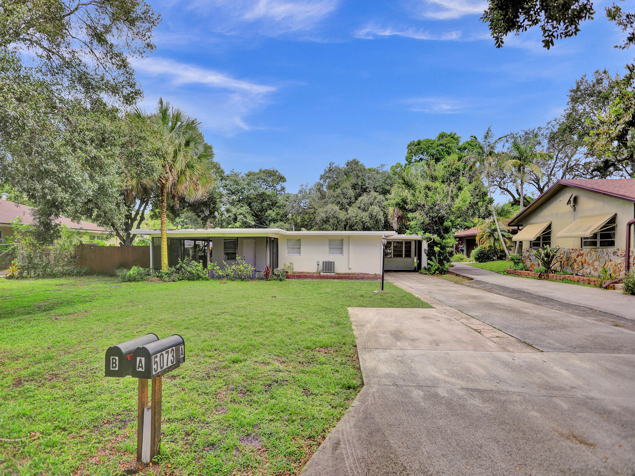 View details of listing 5073 SW 28th Avenue, Dania Beach, FL 33312 Dania Beach with MLS# 
