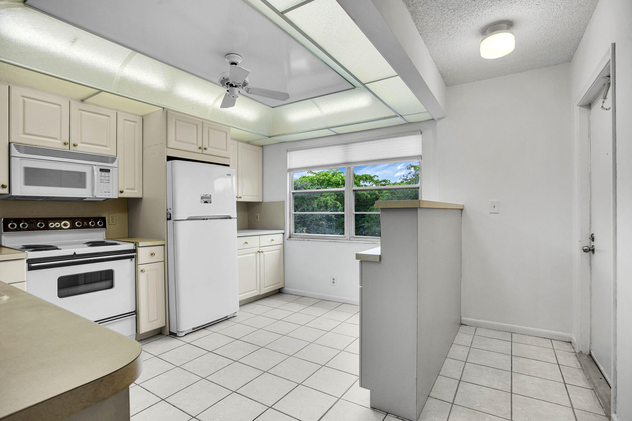 View details of listing 3002 Portofino Isle M3, Coconut Creek, FL 33066 Coconut Creek with MLS# 