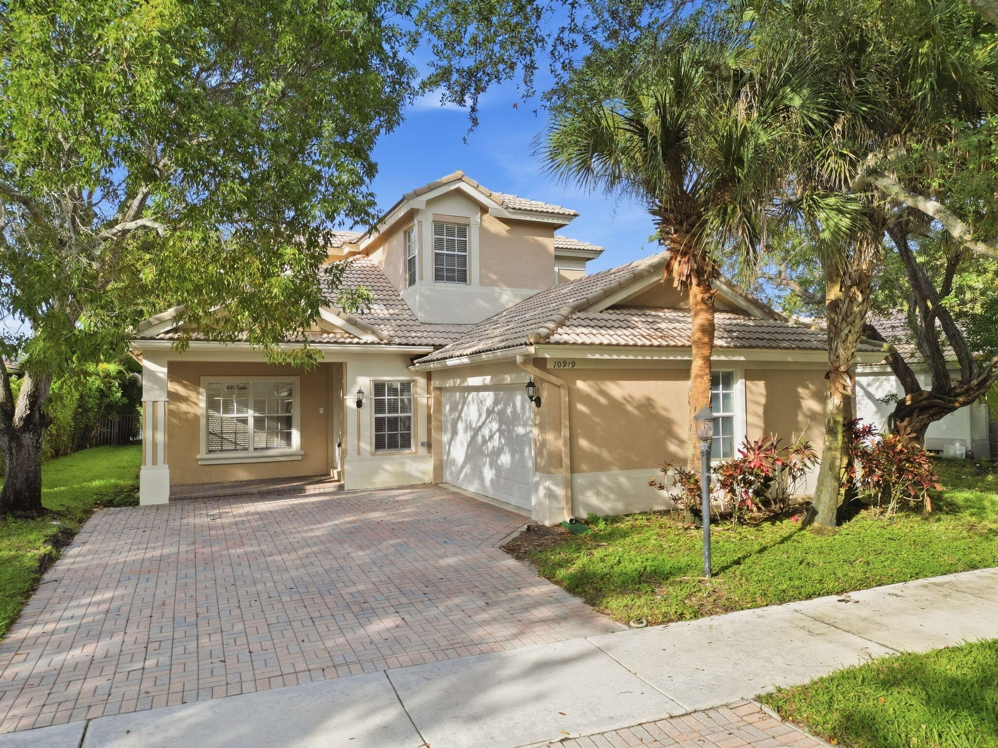View details of listing 10919 NW 62ND Court, Parkland, FL 33076 Parkland with MLS#
