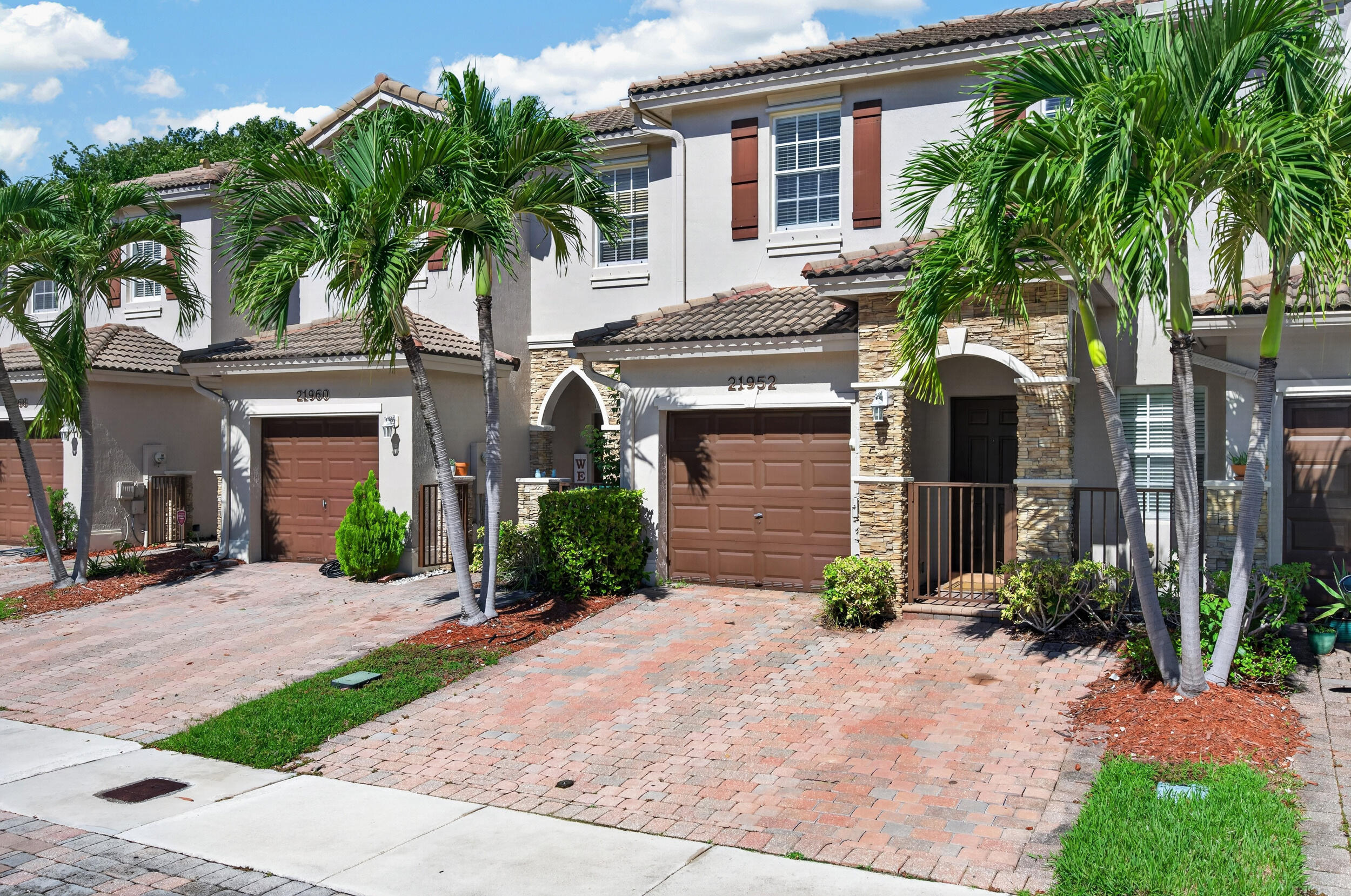 View details of listing 21952 SW 93RD Place 21952, Cutler Bay, FL 33190 Cutler Bay with MLS#