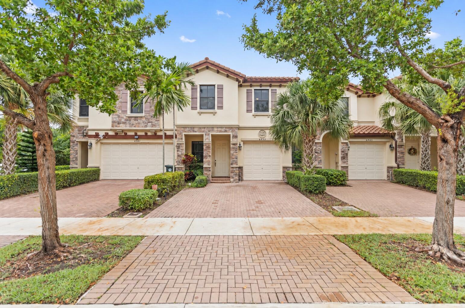View details of listing 6943 Broadland Way, Coconut Creek, FL 33073 Coconut Creek with MLS# 