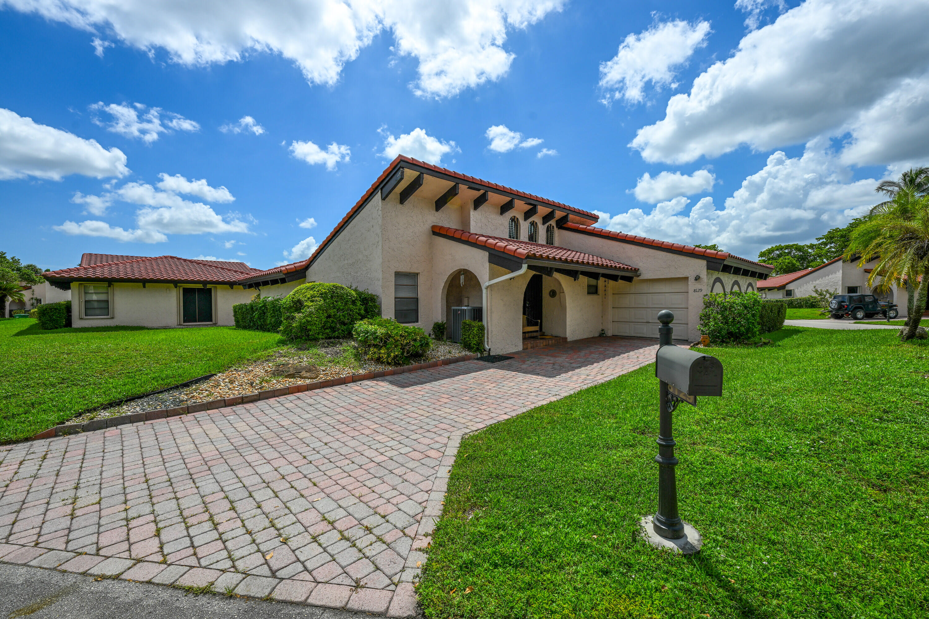 View details of listing 8129 PINE Circle 33, Tamarac, FL 33321 Tamarac with MLS#