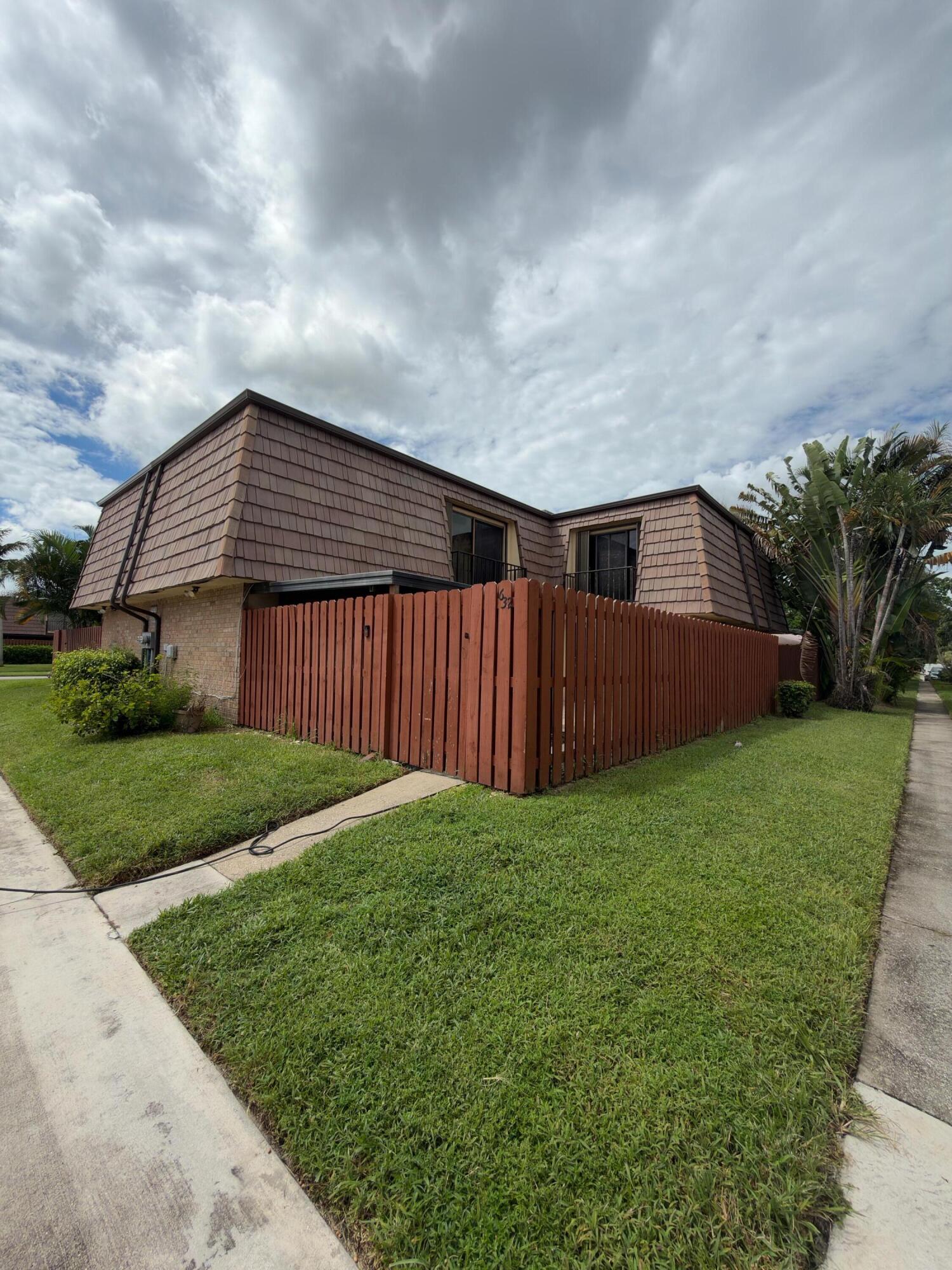 View details of listing 632 SPRINGDALE Circle, Palm Springs, FL 33461 Palm Springs with MLS#