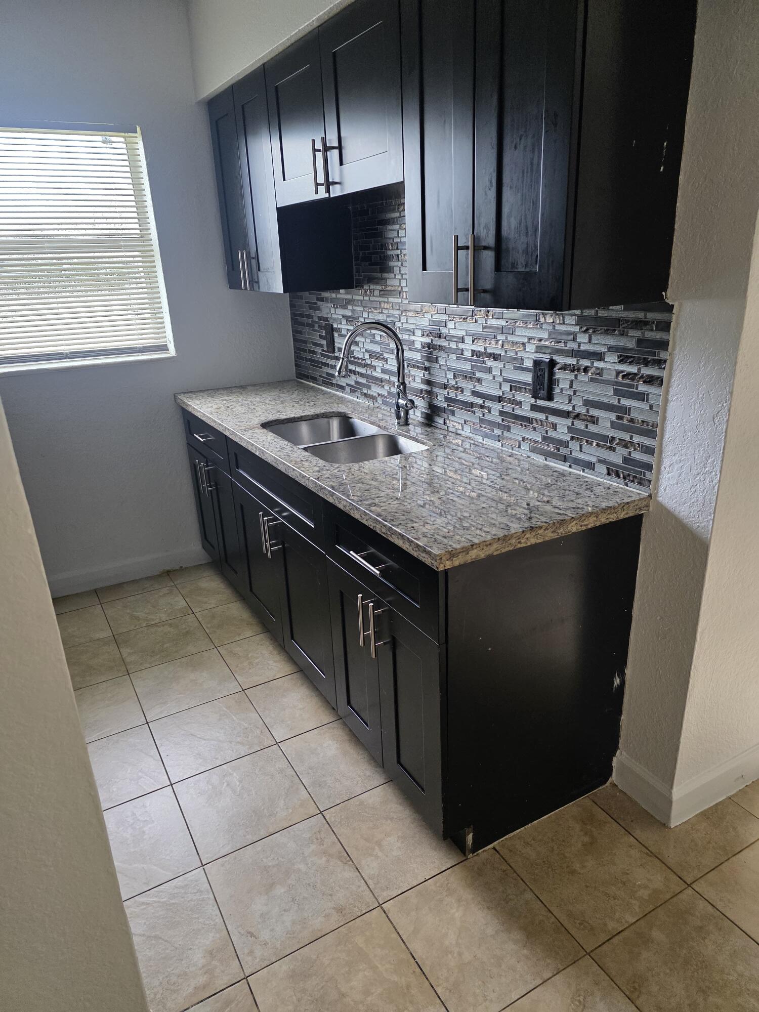 View details of listing 3941 NW 30TH Terrace NW 2, Lauderdale Lakes, FL 33309 Lauderdale Lakes with MLS#