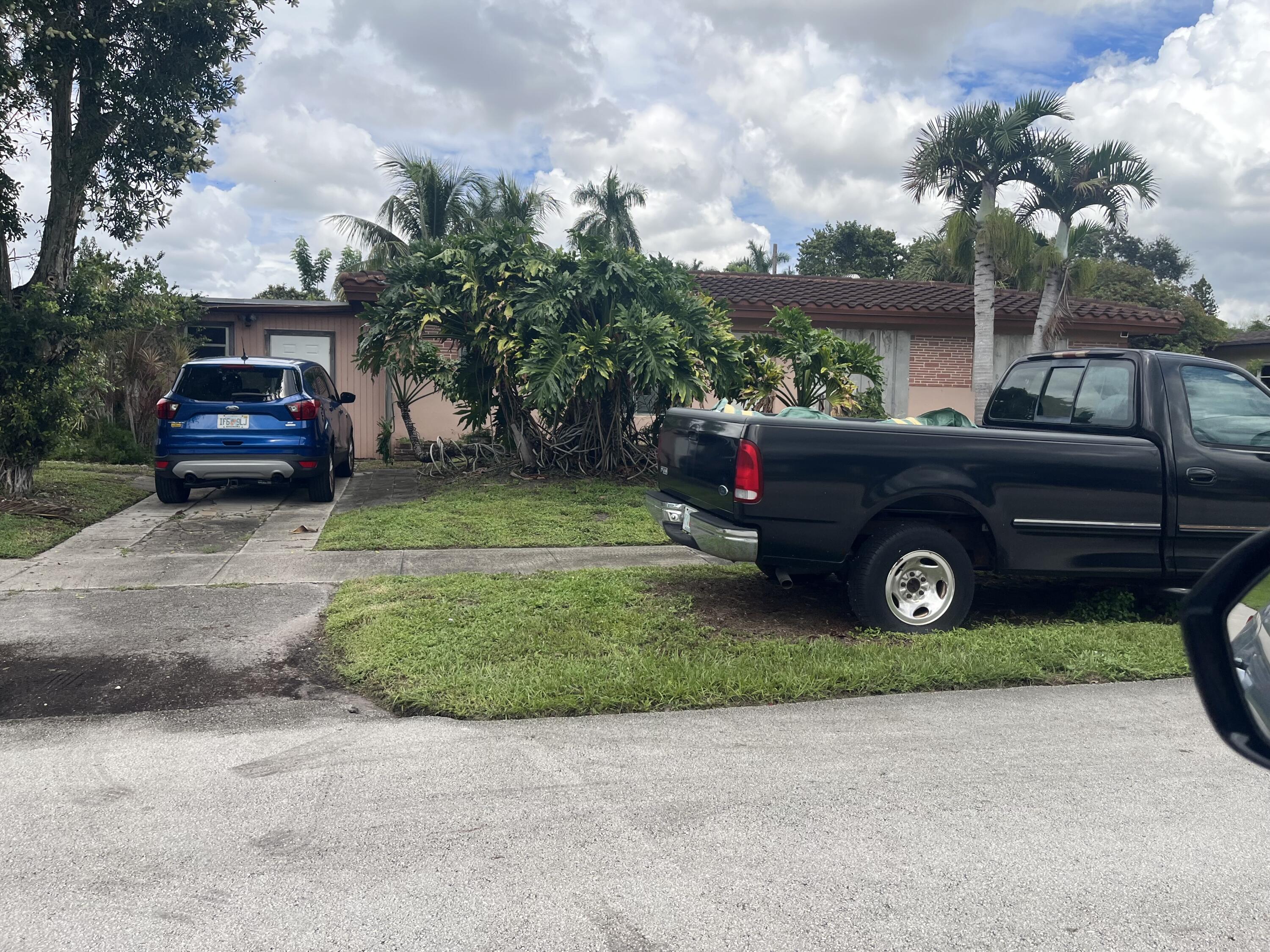 View details of listing 5051 SW 10TH Street, Plantation, FL 33317 Plantation with MLS# 
