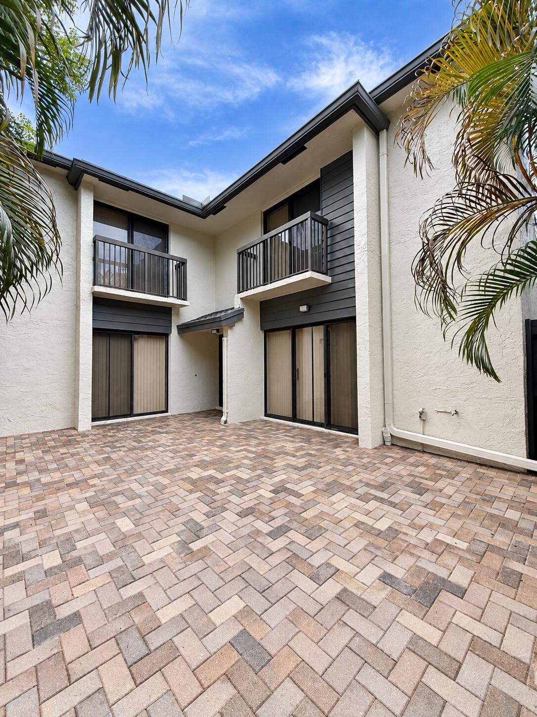 View details of listing 3205 COCOPLUM Circle 3364, Coconut Creek, FL 33063 Coconut Creek with MLS# 