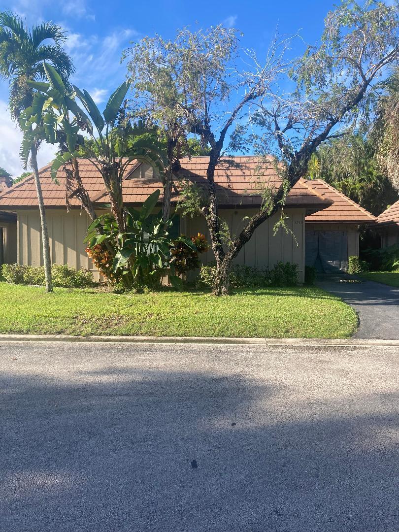 View details of listing 1950 COQUINA Way, Coral Springs, FL 33071 Coral Springs with MLS# 