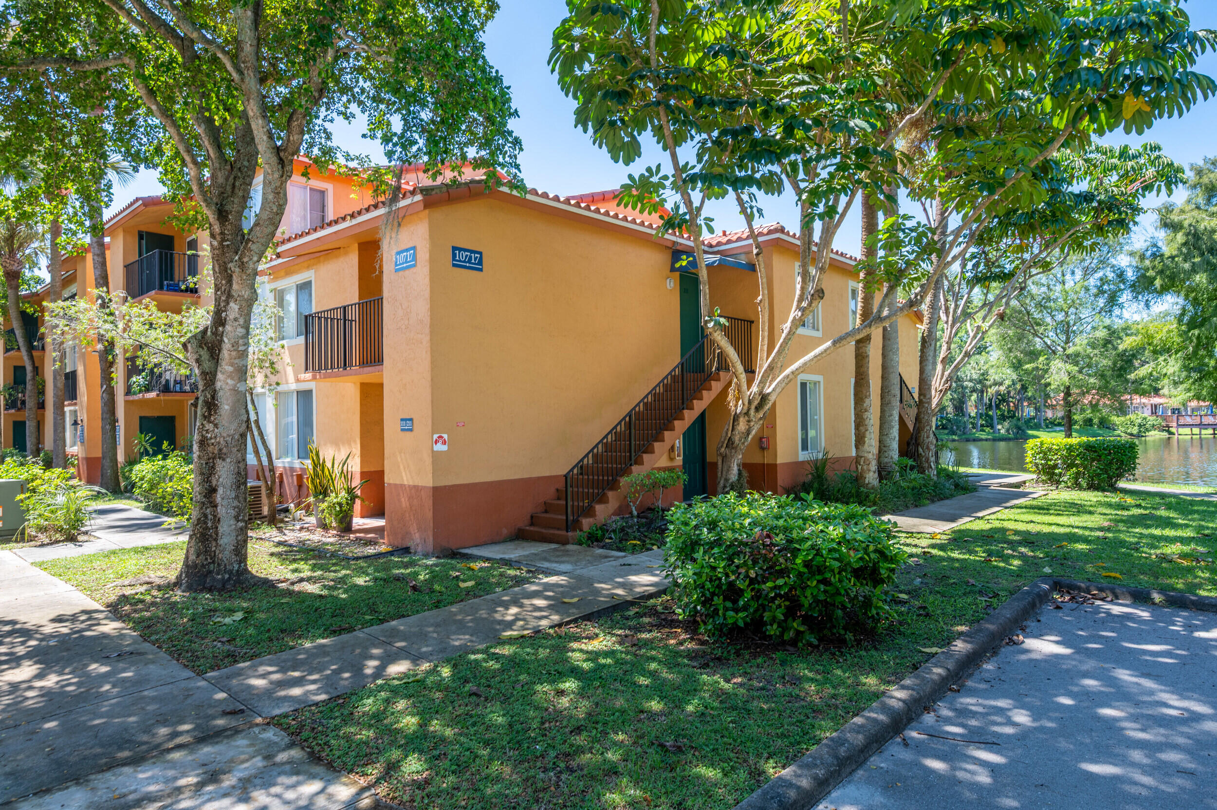 View details of listing 10717 Cleary Boulevard 211, Plantation, FL 33324 Plantation with MLS# 