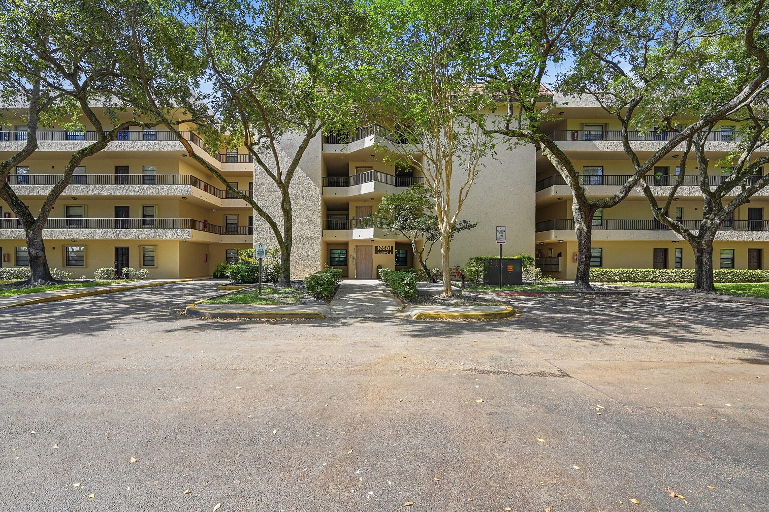 View details of listing 10501 W Broward Boulevard 405, Plantation, FL 33324 Plantation with MLS# 