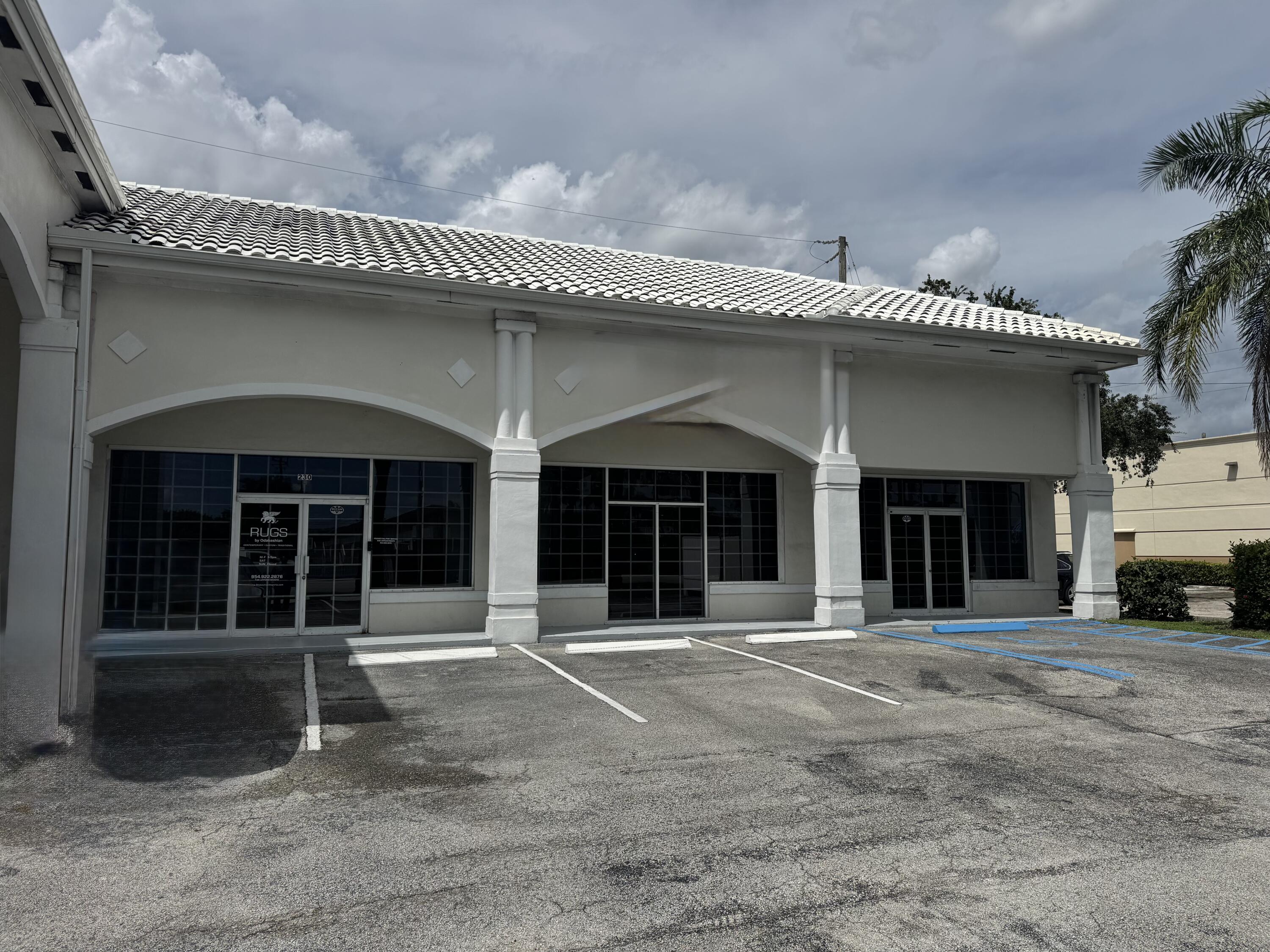 View details of listing 230 S FEDERAL Highway, Dania Beach, FL 33004 Dania Beach with MLS# 