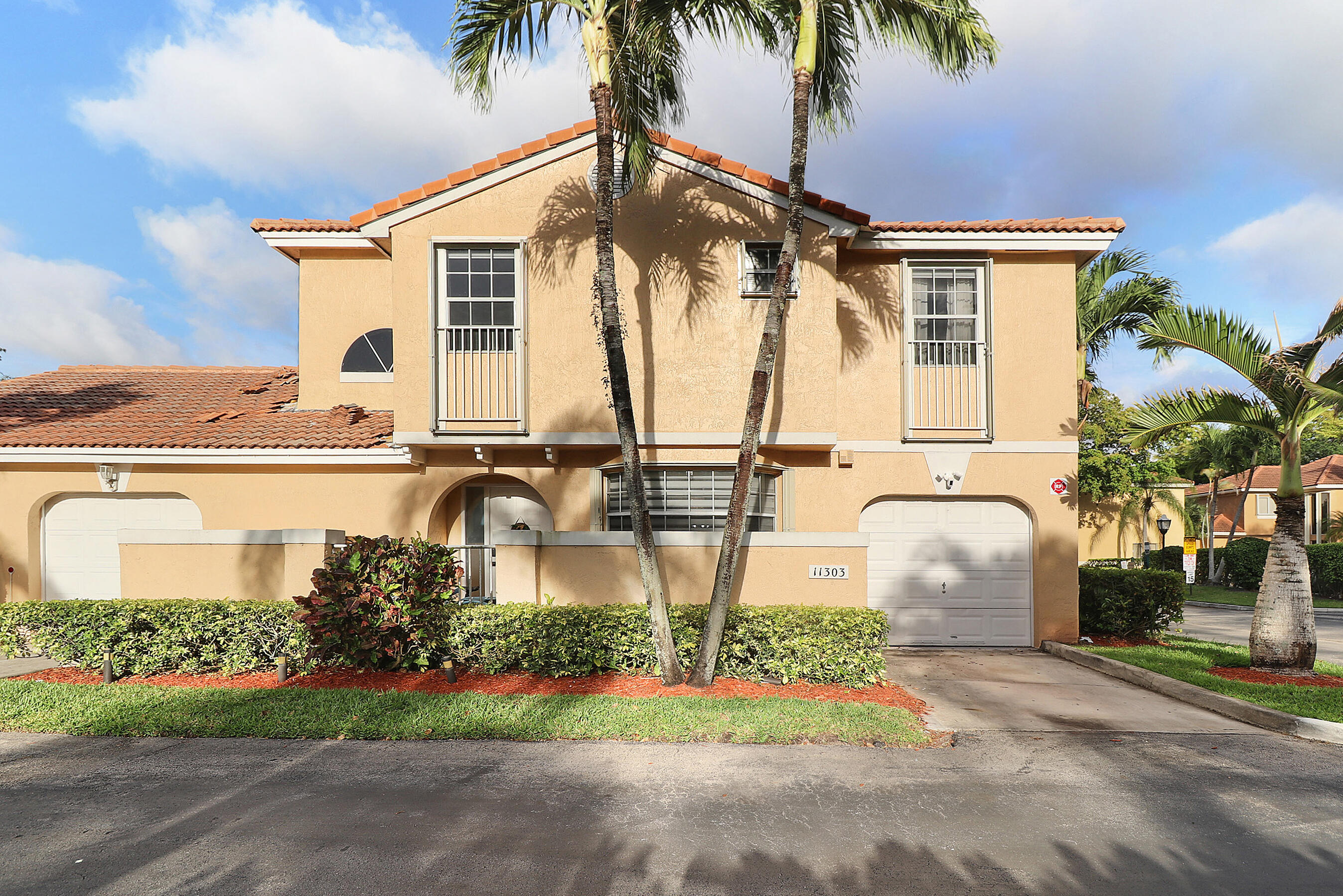 View details of listing 11303 LAKEVIEW Drive 8-M, Coral Springs, FL 33071 Coral Springs with MLS# 