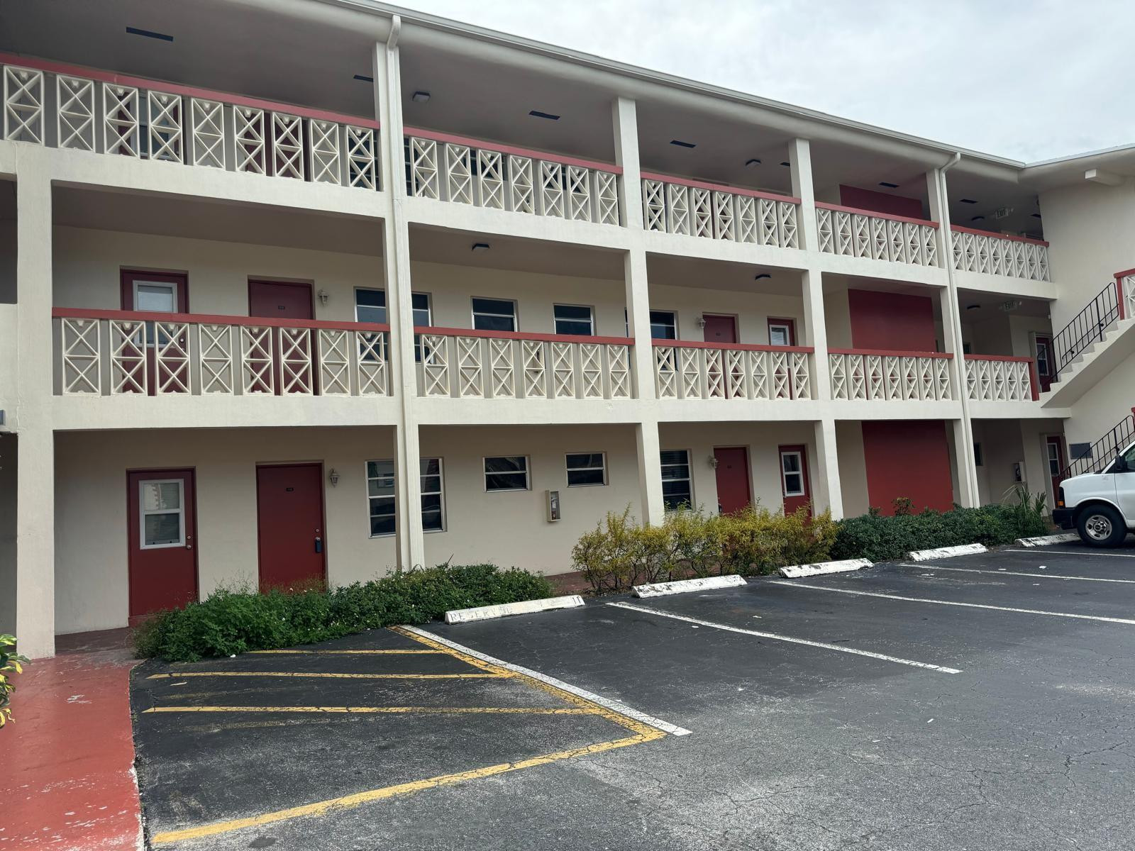View details of listing 4730 NW 10TH Court 112, Plantation, FL 33313 Plantation with MLS# 