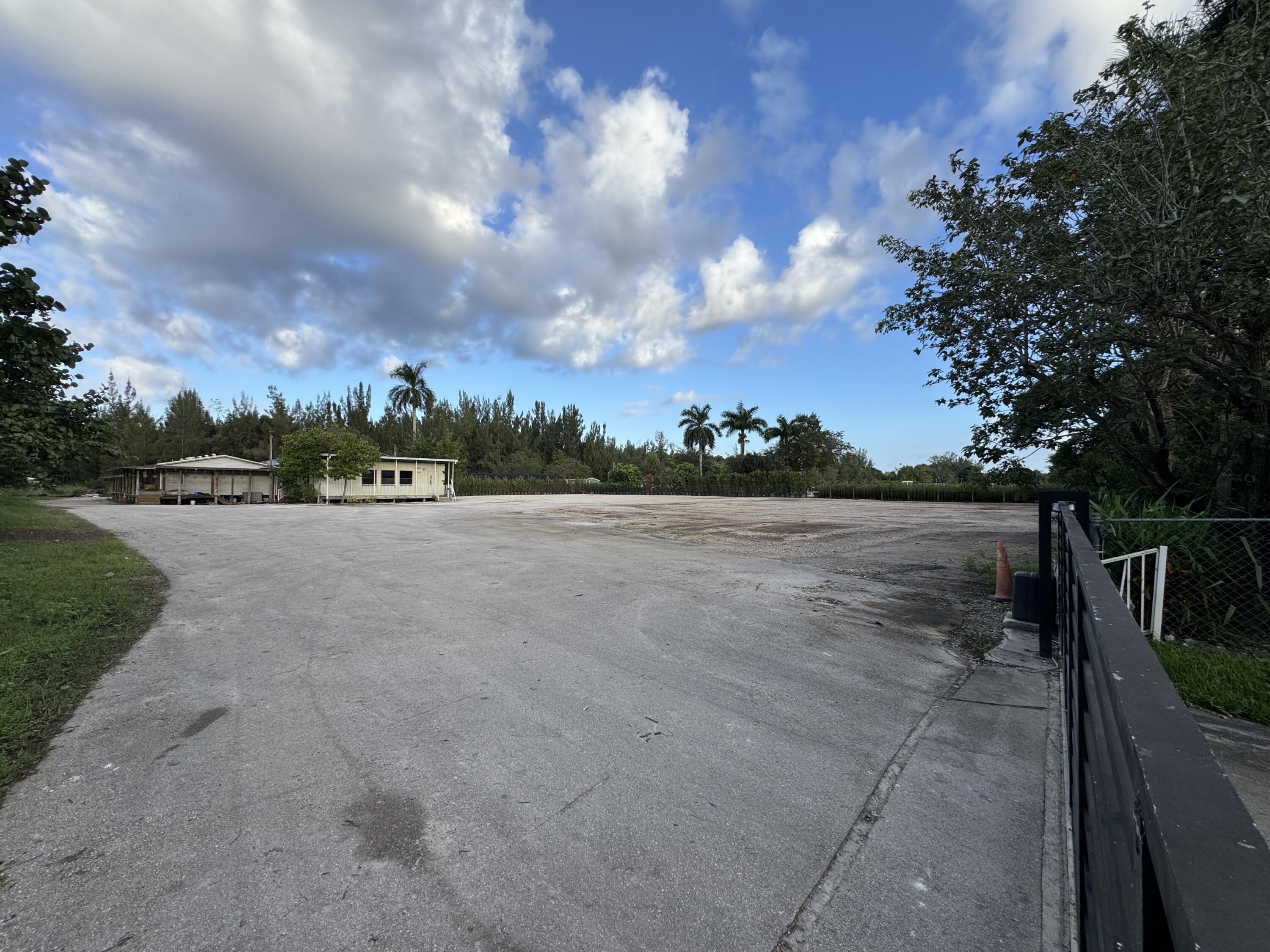 View details of listing 5331 SW 210 Terrace, Southwest Ranches, FL 33332 Southwest Ranches with MLS#