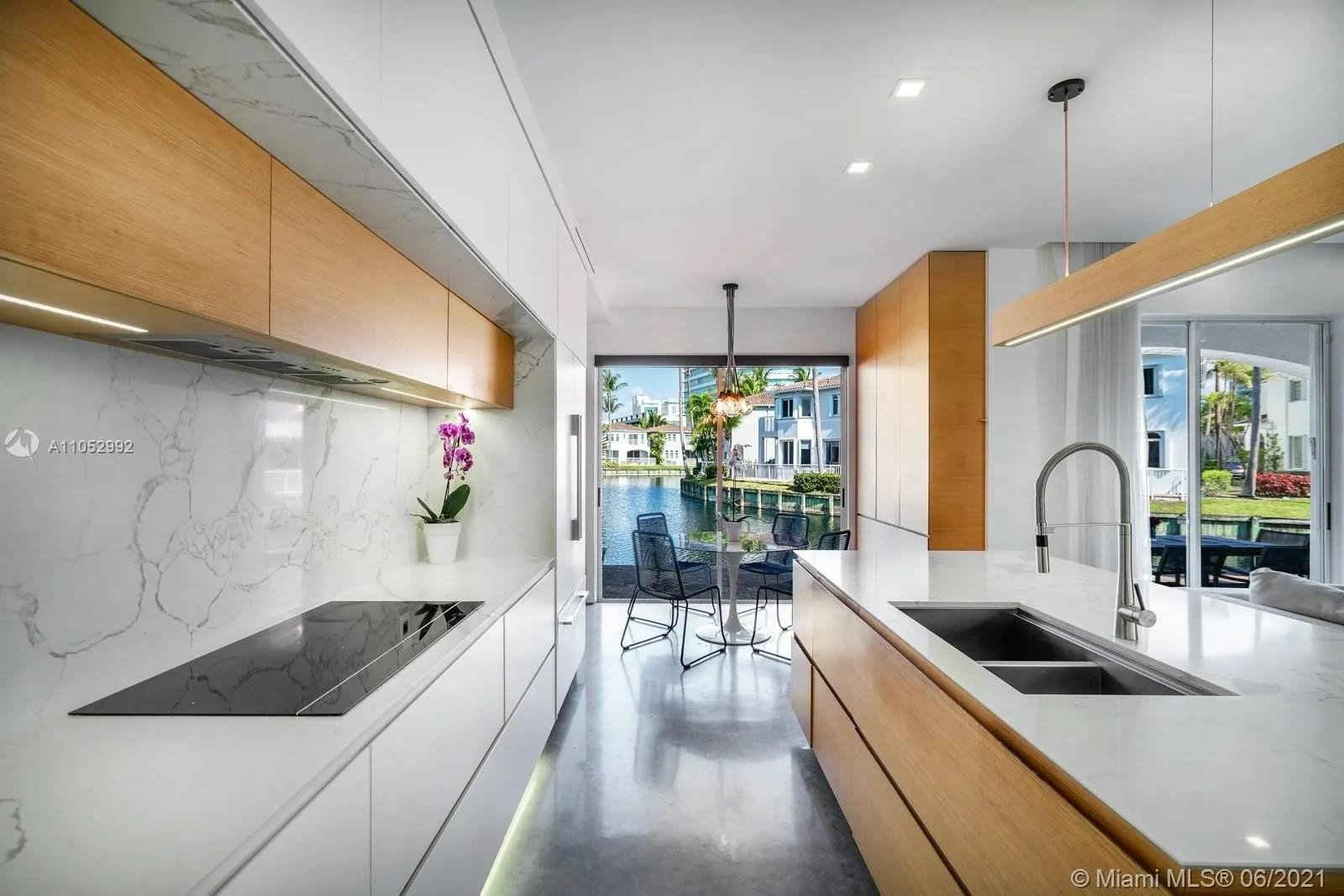 View details of listing 20824 NE 30th Place, Aventura, FL 33180 Aventura with MLS# 